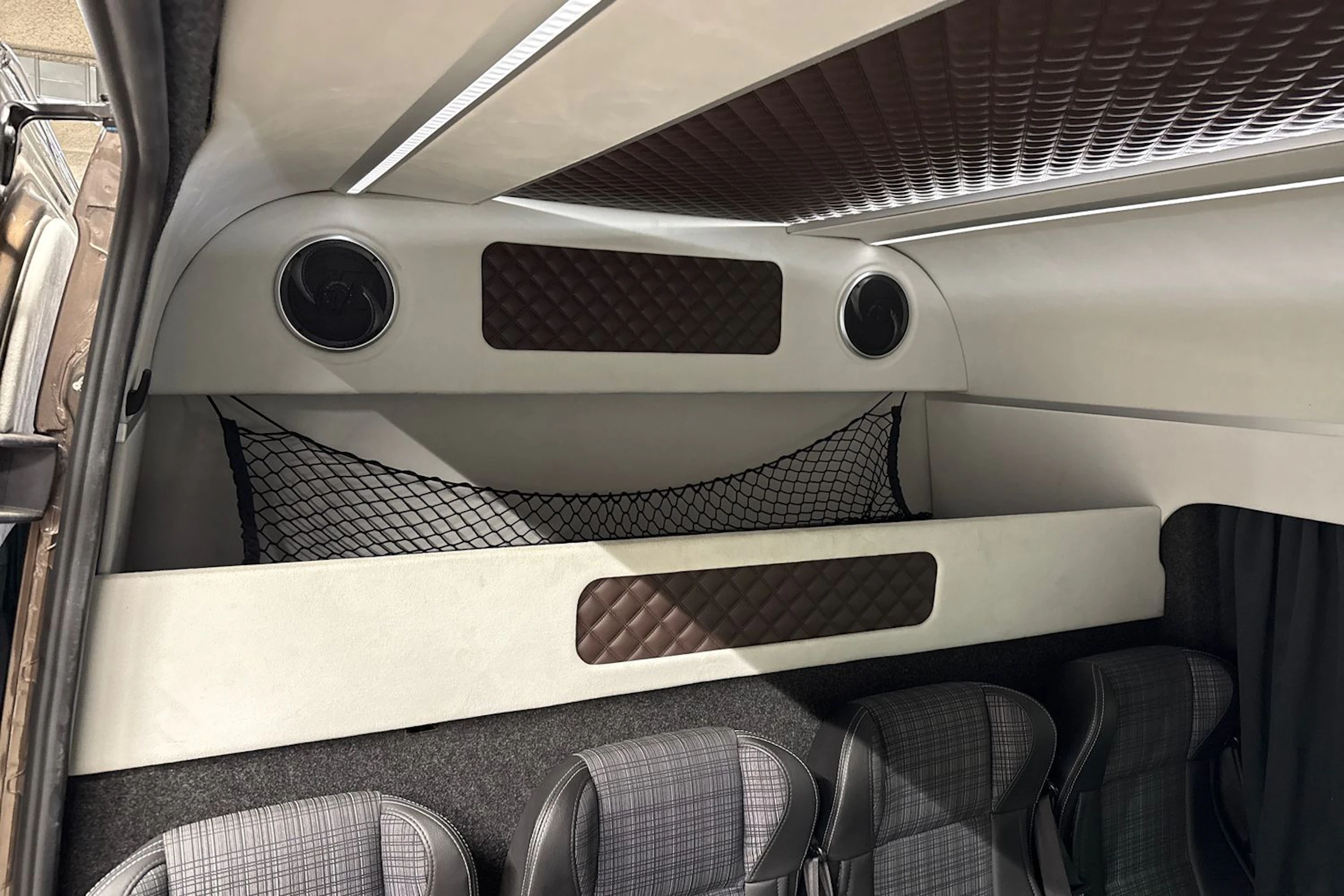 Ruskea (beige) Mercedes-Benz Sprinter 2017 kuva 12.