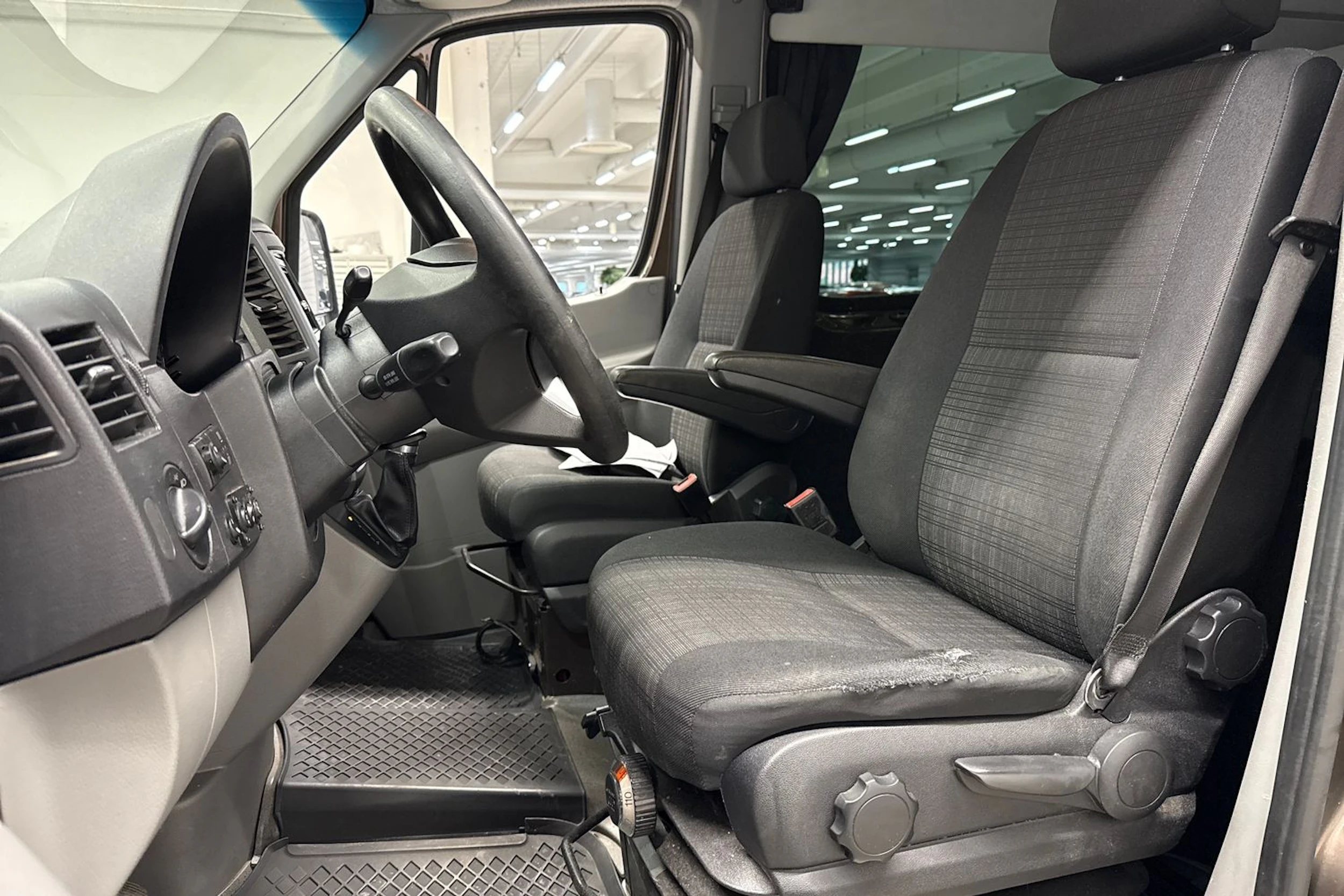 Ruskea (beige) Mercedes-Benz Sprinter 2017 kuva 17.