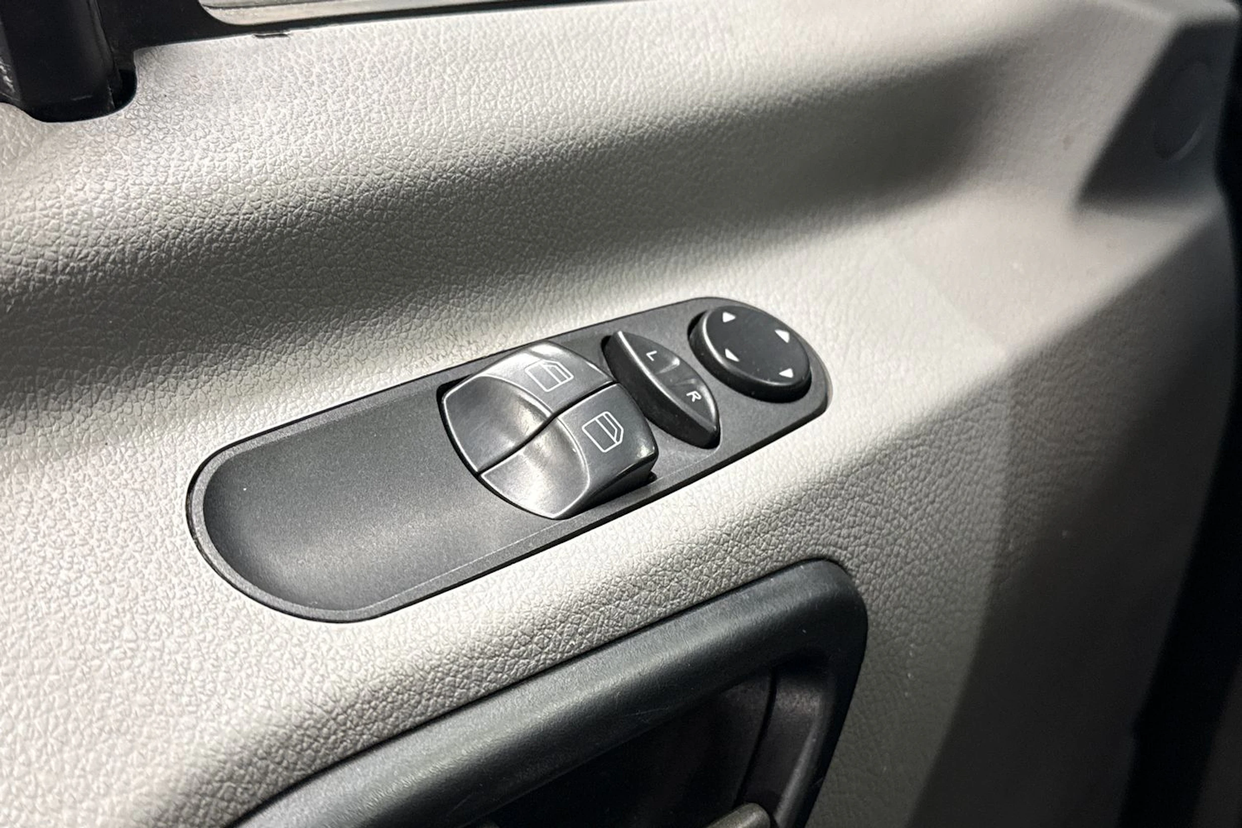 Ruskea (beige) Mercedes-Benz Sprinter 2017 kuva 21.