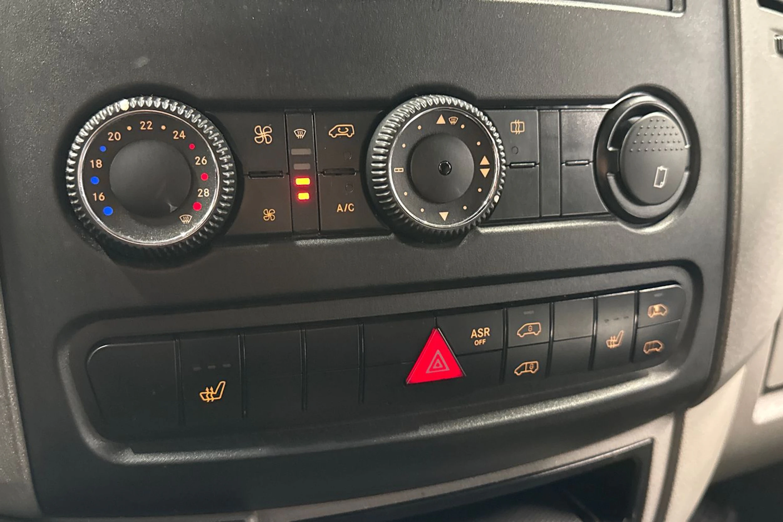 Ruskea (beige) Mercedes-Benz Sprinter 2017 kuva 22.