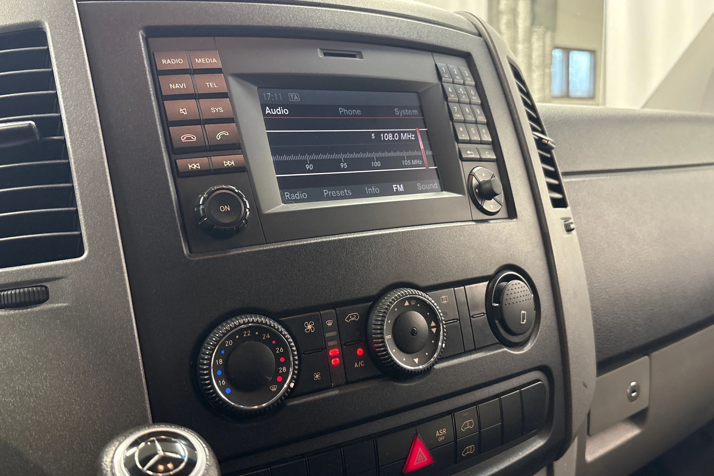 valkoinen Mercedes-Benz Sprinter 2017 kuva 11.