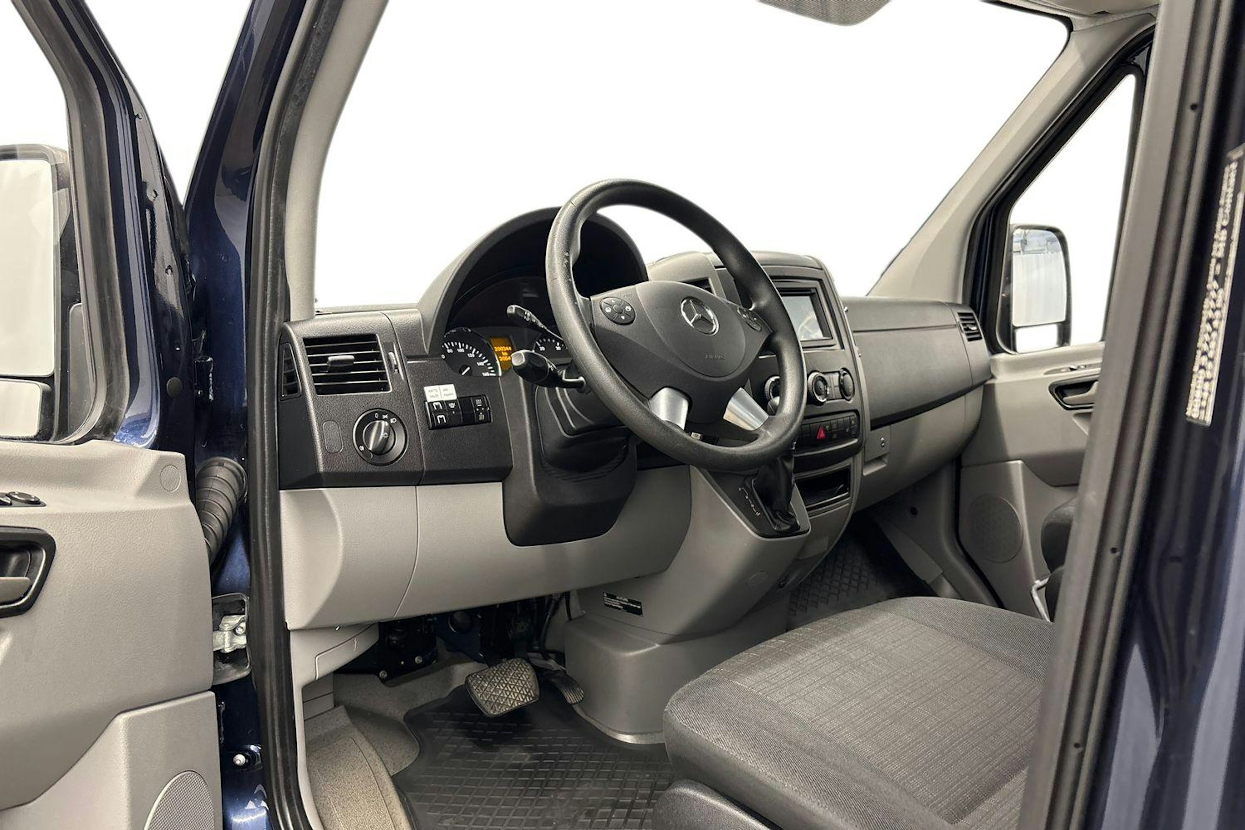 sininen Mercedes-Benz Sprinter 2017 kuva 7.