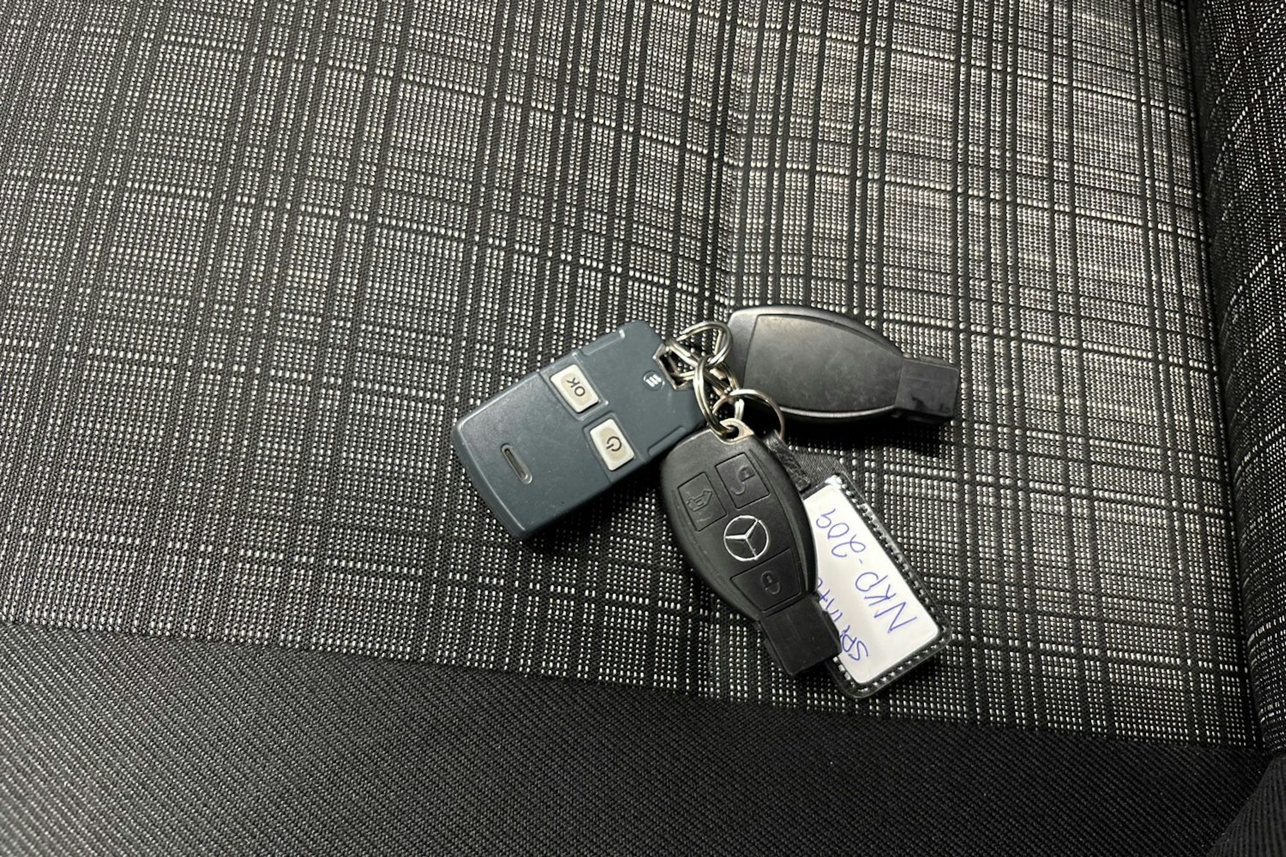 sininen Mercedes-Benz Sprinter 2017 kuva 16.