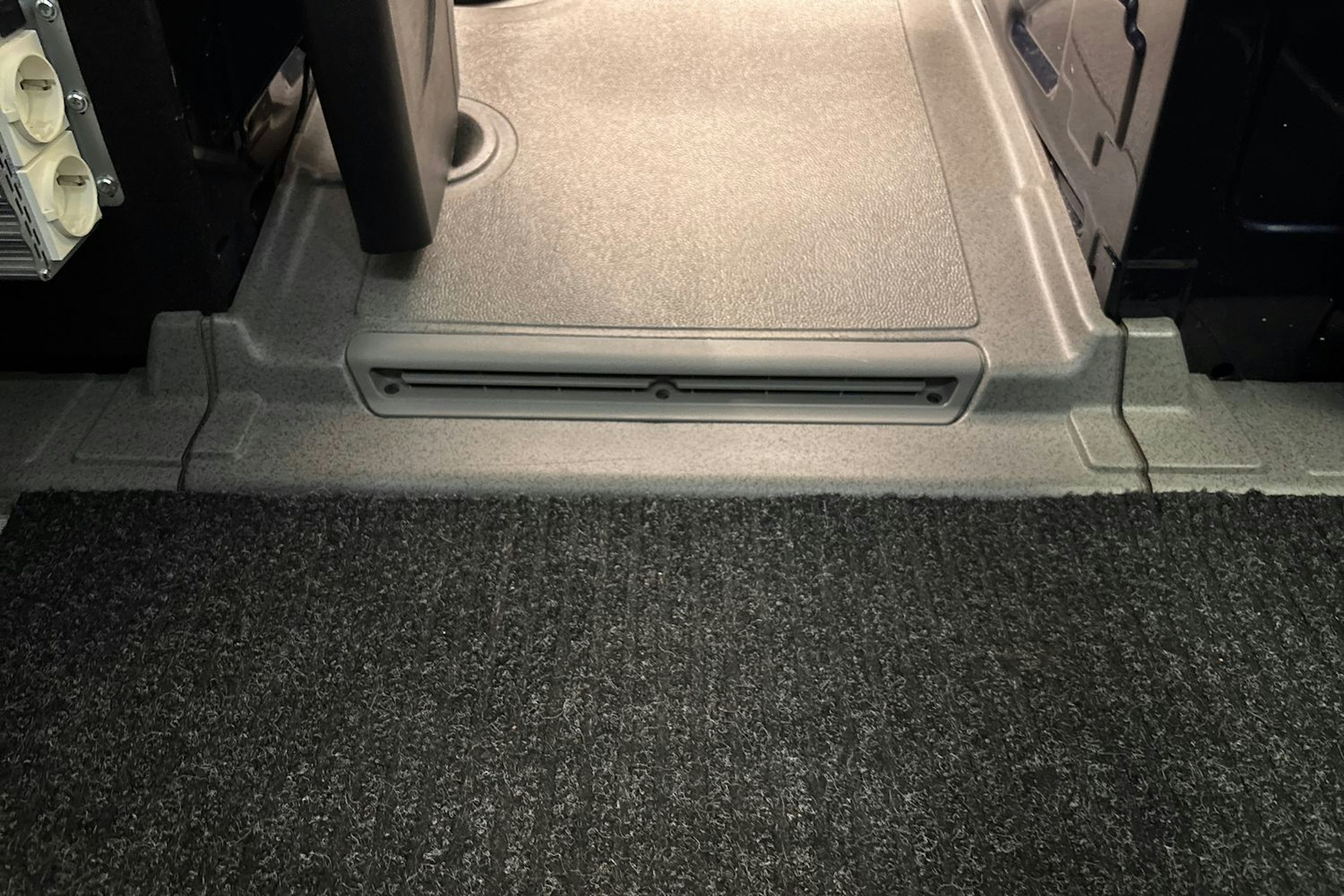 sininen Mercedes-Benz Sprinter 2017 kuva 19.