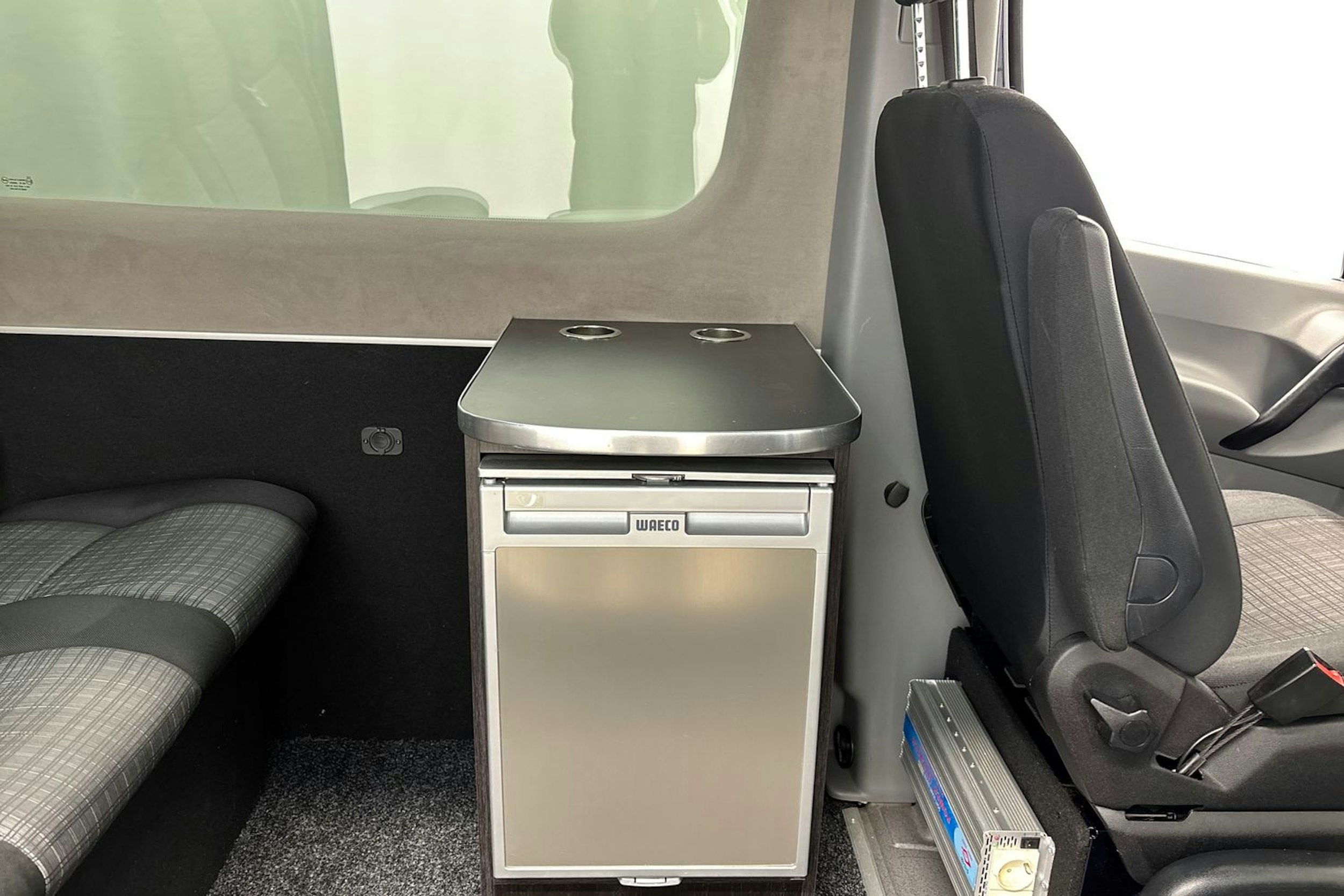 sininen Mercedes-Benz Sprinter 2017 kuva 22.
