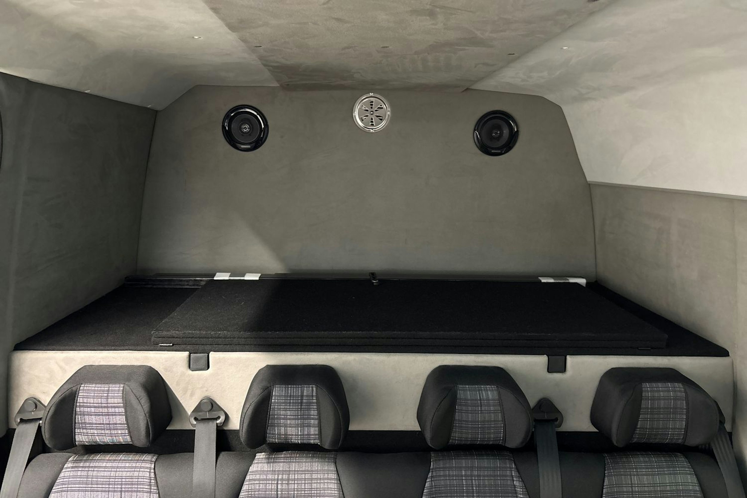 sininen Mercedes-Benz Sprinter 2017 kuva 23.