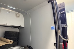 sininen Mercedes-Benz Sprinter 2017 kuva 32.