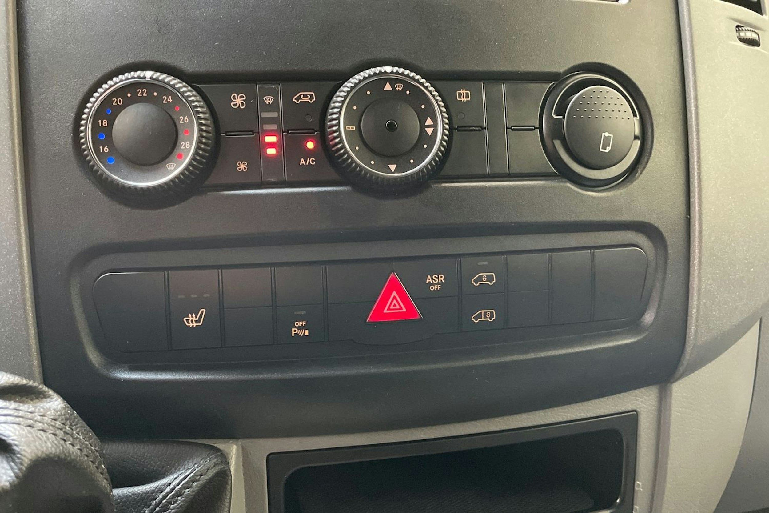 valkoinen Mercedes-Benz Sprinter 2017 kuva 21.