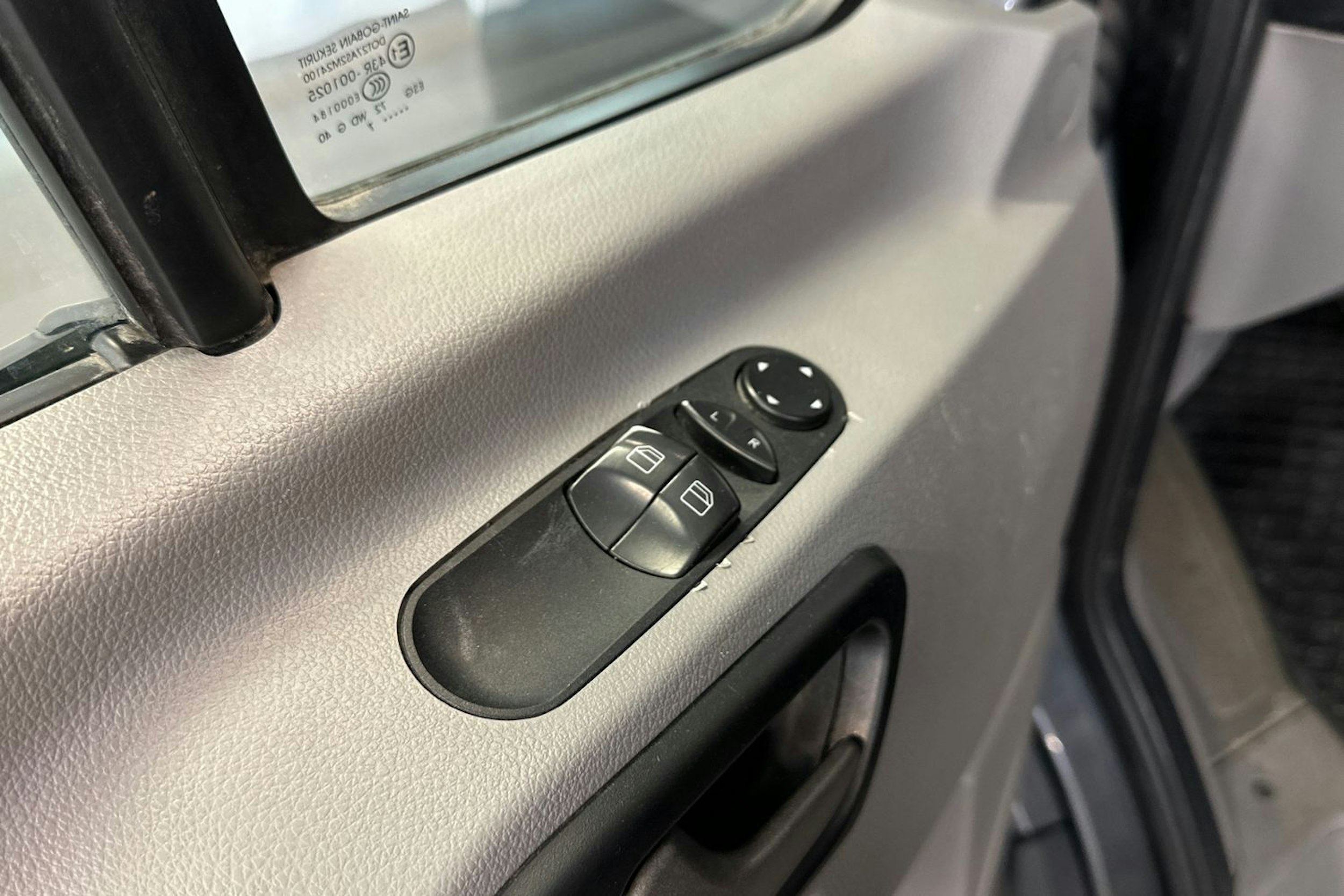 harmaa Mercedes-Benz Sprinter 2017 kuva 16.