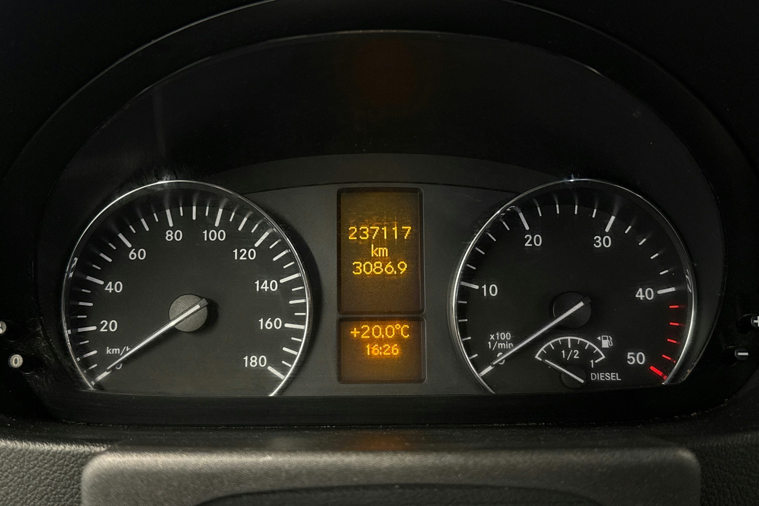 ruskea (beige) Mercedes-Benz Sprinter 2017 kuva 13.