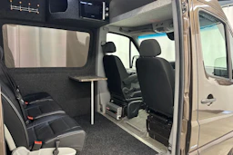 ruskea Mercedes-Benz Sprinter 2017 kuva 25.