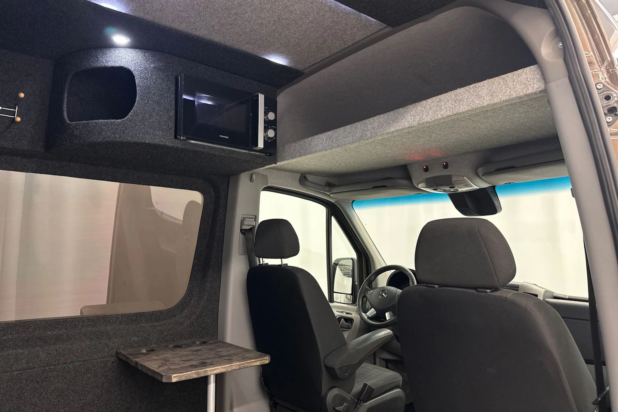 ruskea Mercedes-Benz Sprinter 2017 kuva 26.