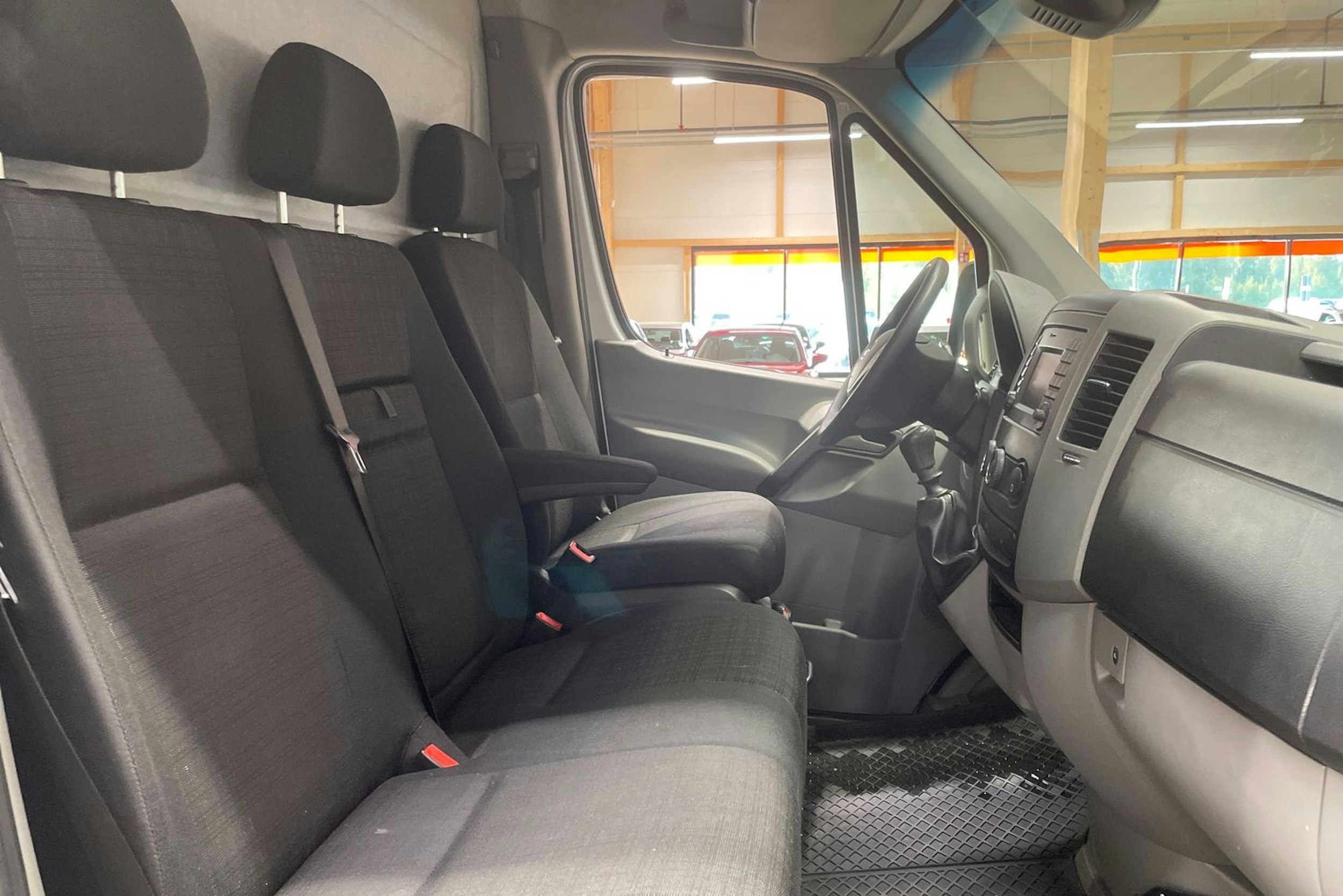 valkoinen Mercedes-Benz Sprinter 2017 kuva 16.