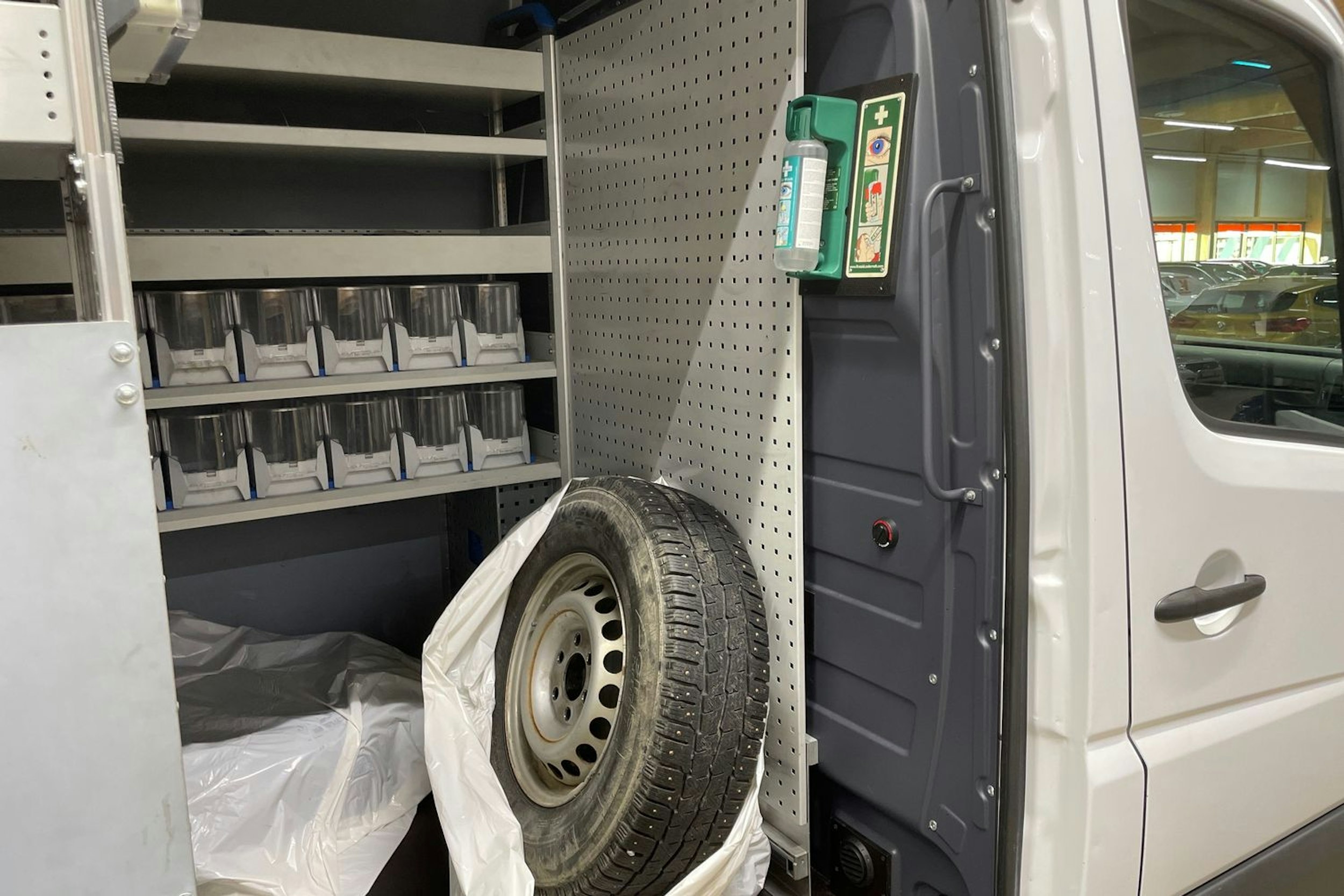 valkoinen Mercedes-Benz Sprinter 2017 kuva 18.
