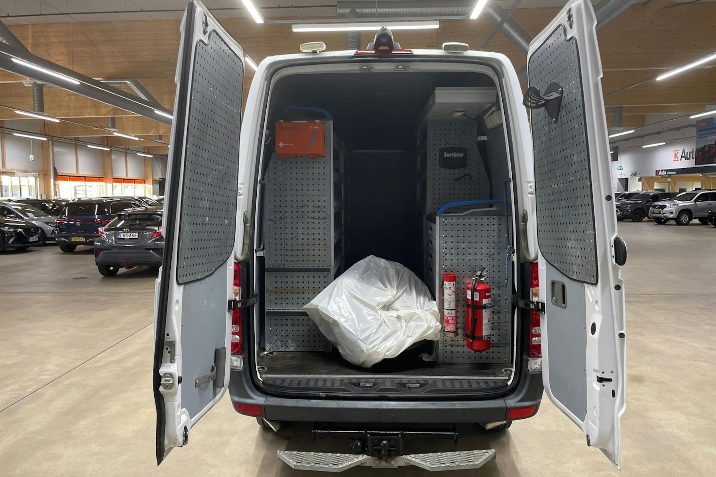 valkoinen Mercedes-Benz Sprinter 2017 kuva 22.
