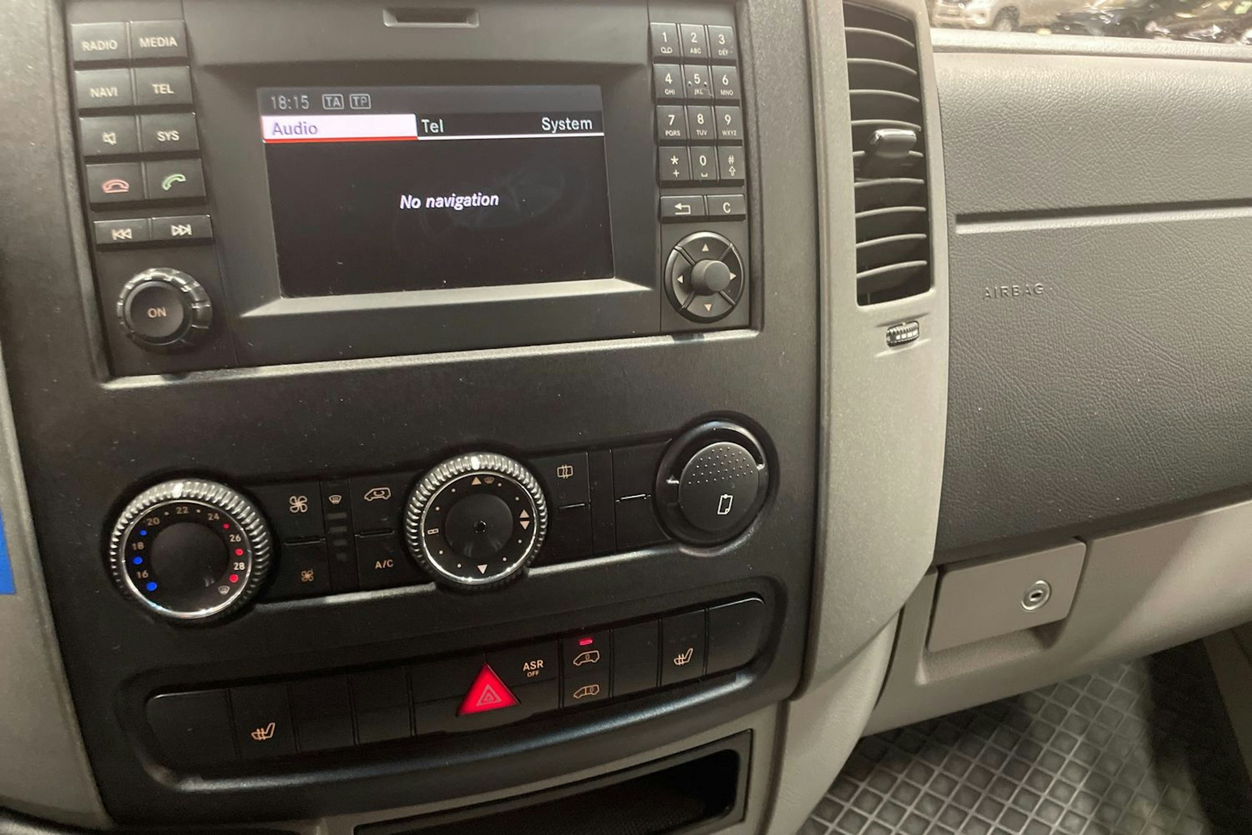 valkoinen Mercedes-Benz Sprinter 2017 kuva 34.