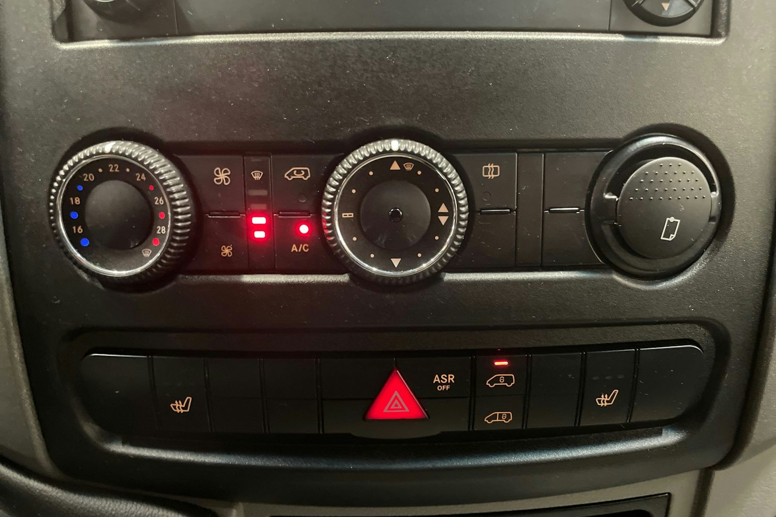 valkoinen Mercedes-Benz Sprinter 2017 kuva 37.