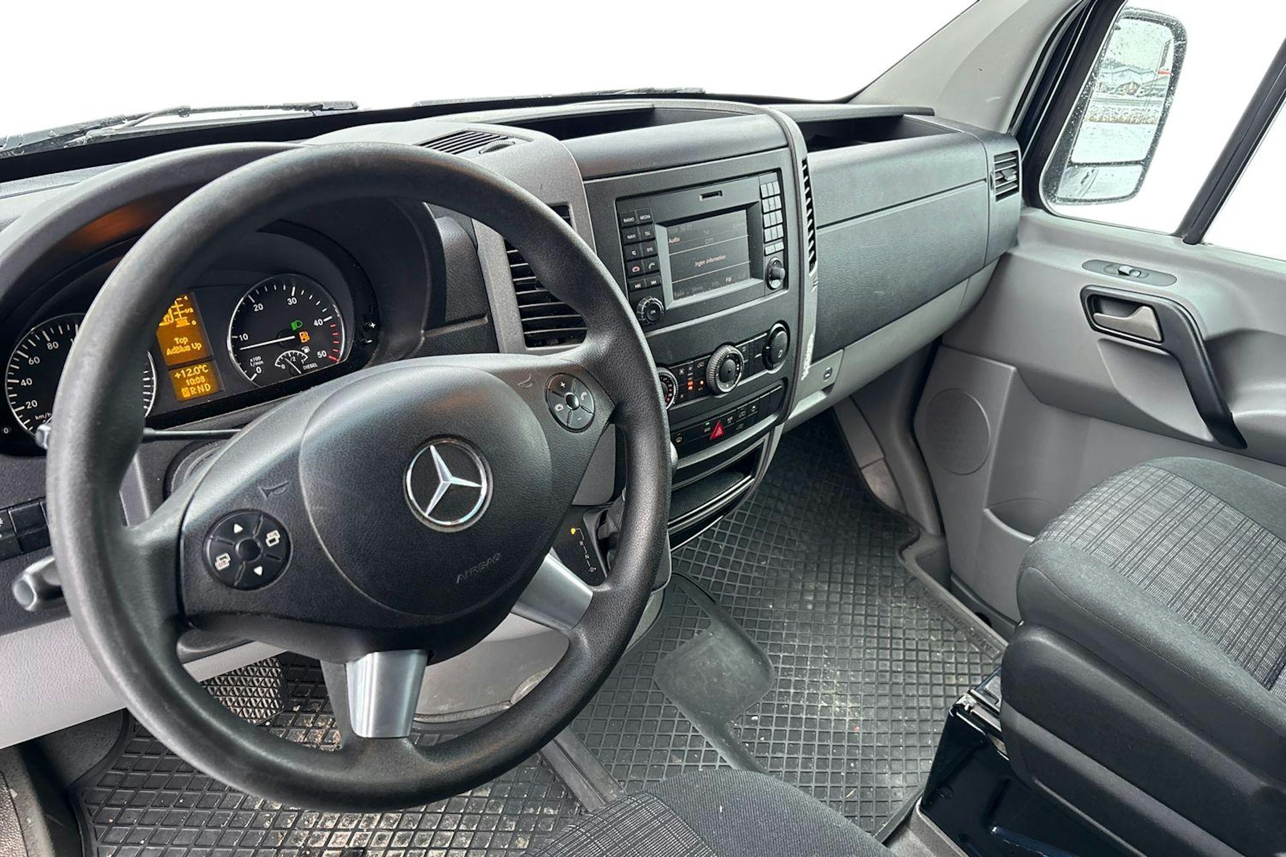 sininen Mercedes-Benz Sprinter 2017 kuva 3.