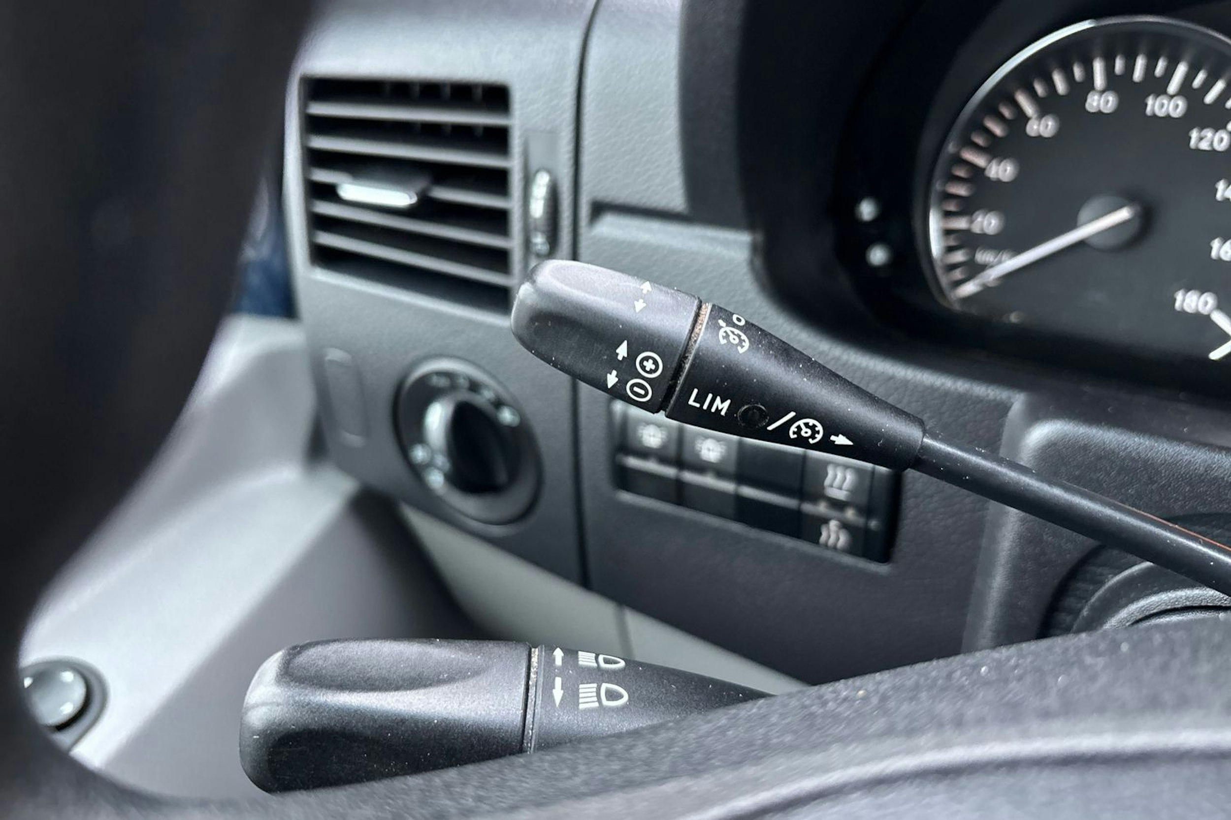 sininen Mercedes-Benz Sprinter 2017 kuva 18.