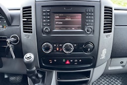 sininen Mercedes-Benz Sprinter 2017 kuva 19.