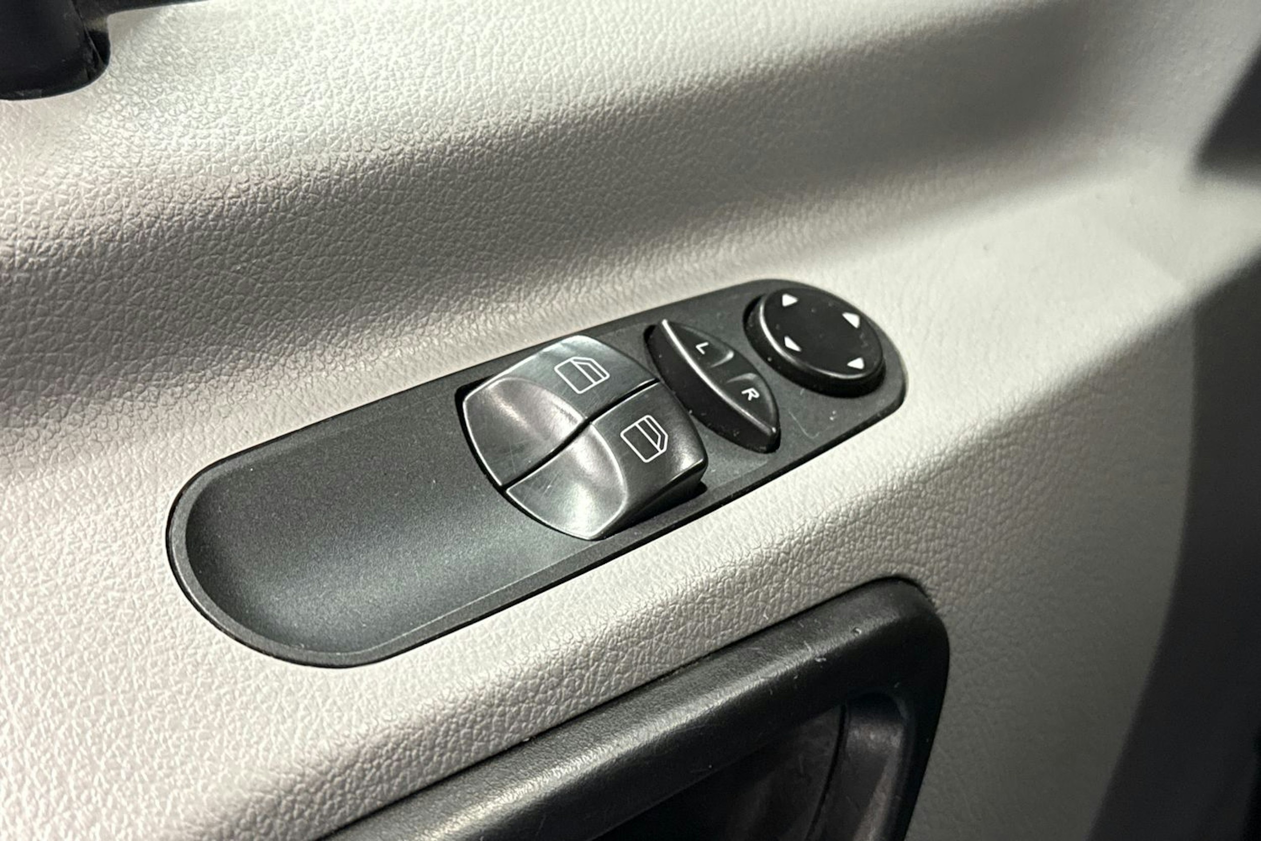 sininen Mercedes-Benz Sprinter 2017 kuva 25.