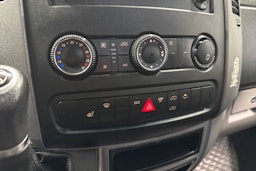 sininen Mercedes-Benz Sprinter 2017 kuva 26.