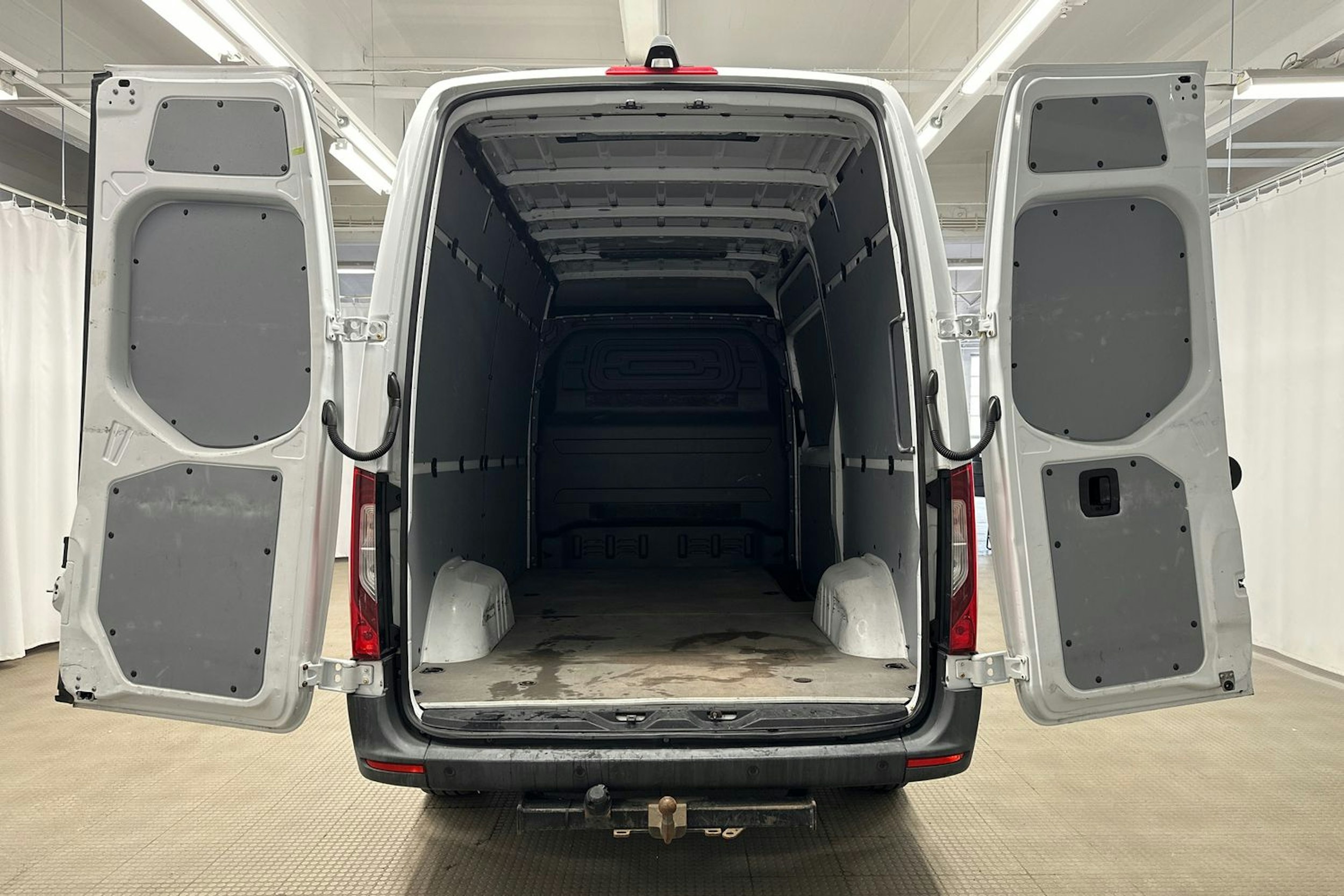valkoinen Mercedes-Benz Sprinter 2018 kuva 10.