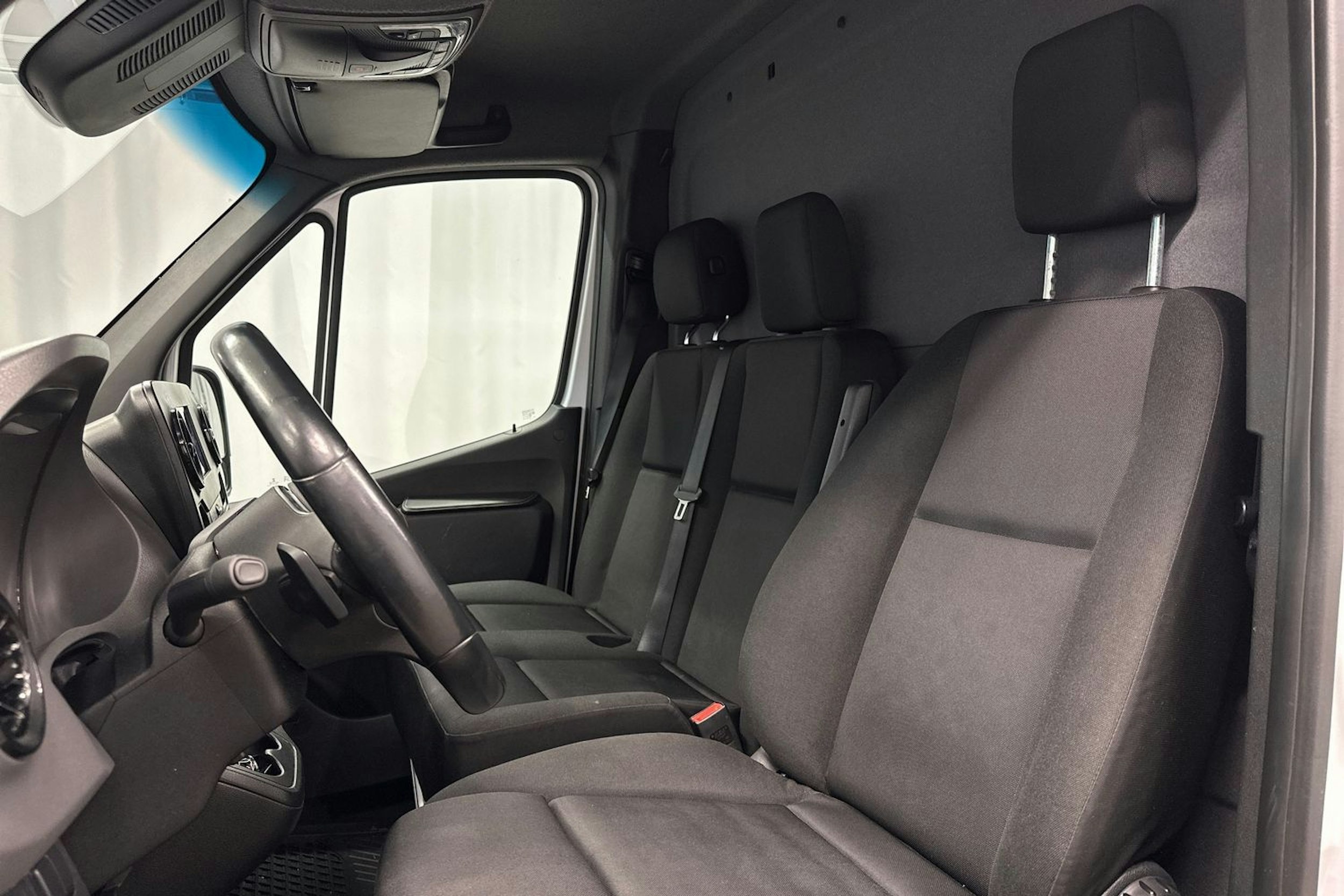 valkoinen Mercedes-Benz Sprinter 2018 kuva 12.