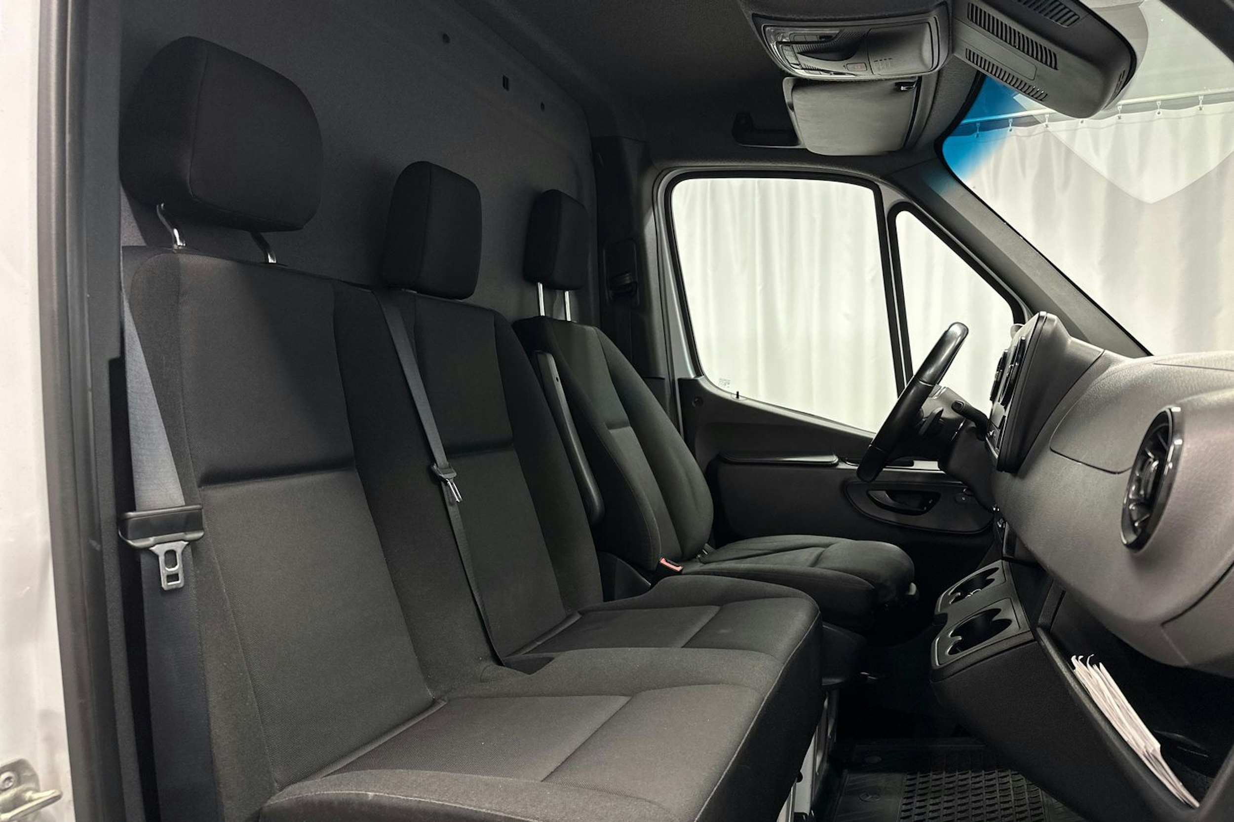 valkoinen Mercedes-Benz Sprinter 2018 kuva 14.