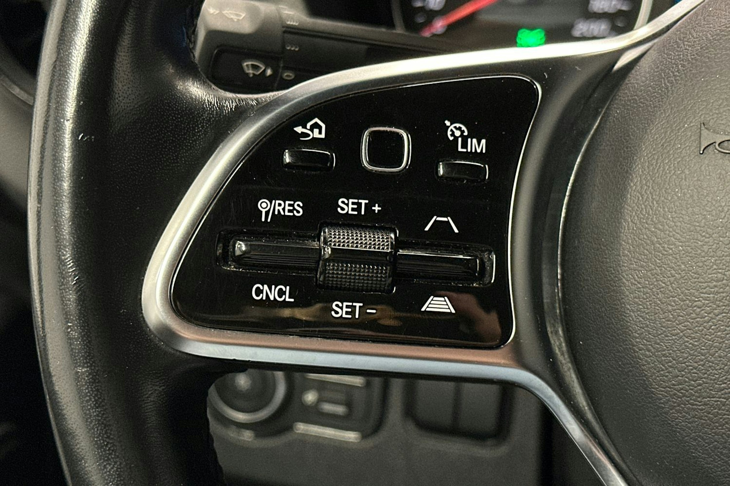 valkoinen Mercedes-Benz Sprinter 2018 kuva 16.