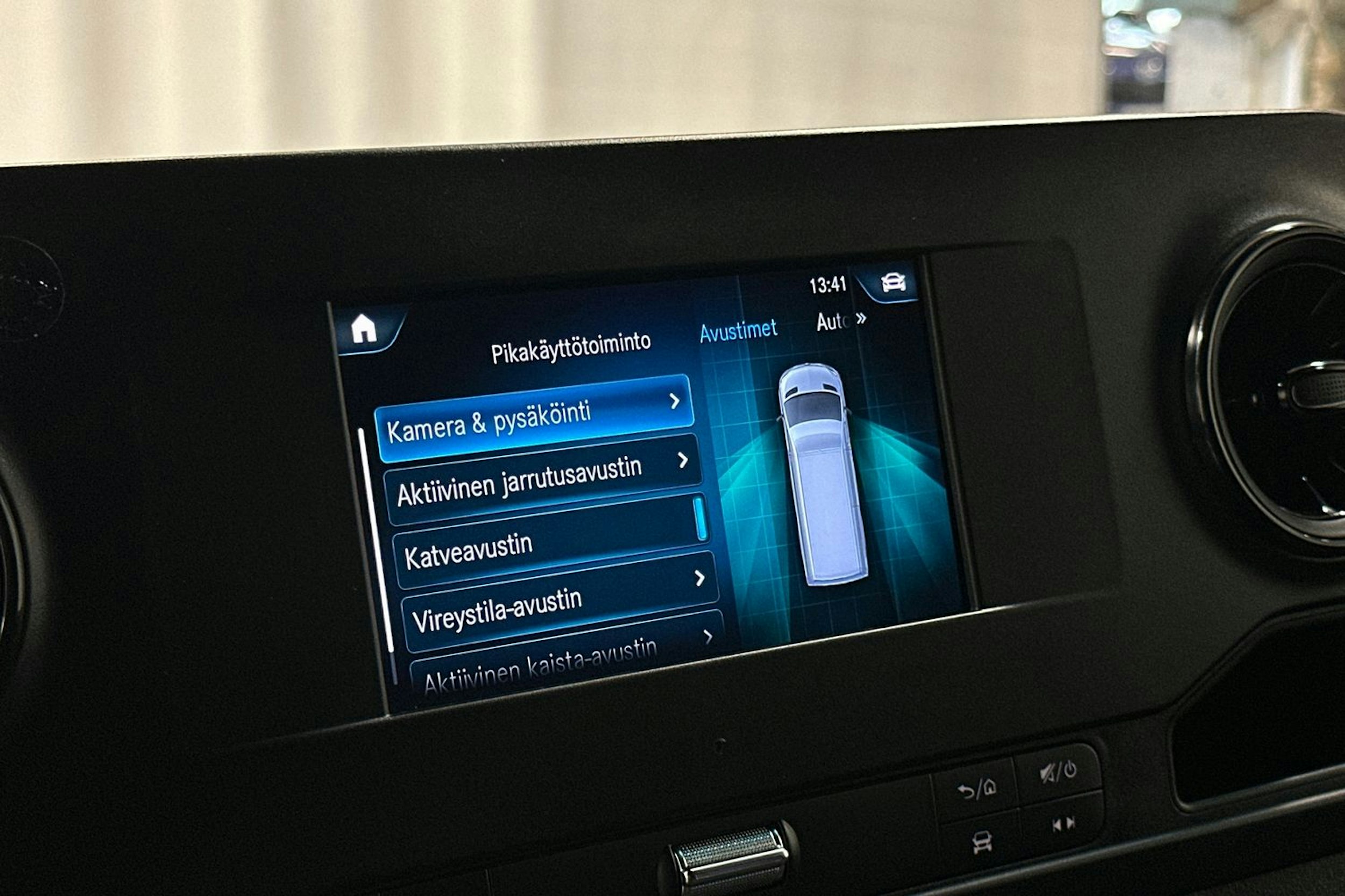 valkoinen Mercedes-Benz Sprinter 2018 kuva 22.