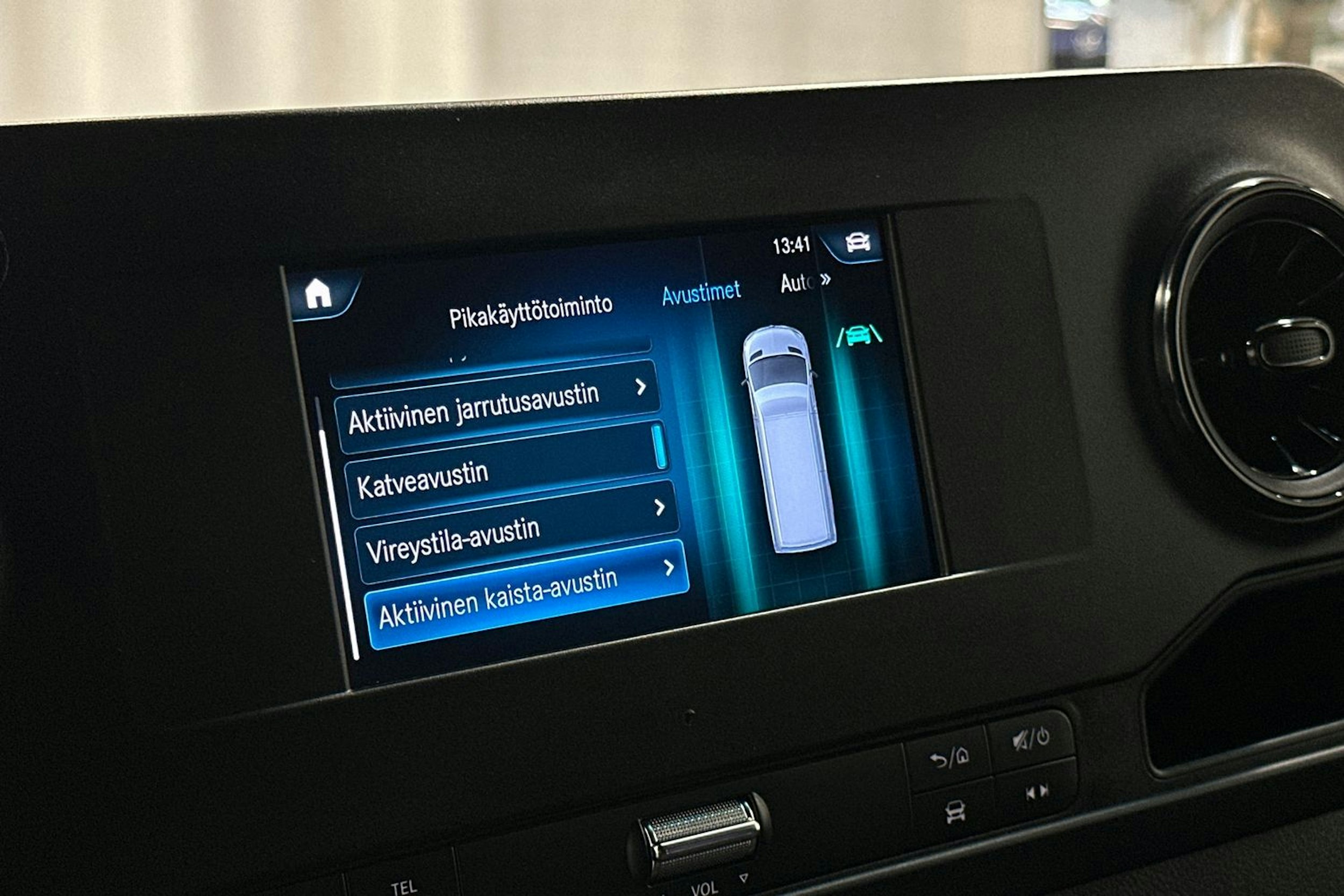 valkoinen Mercedes-Benz Sprinter 2018 kuva 23.