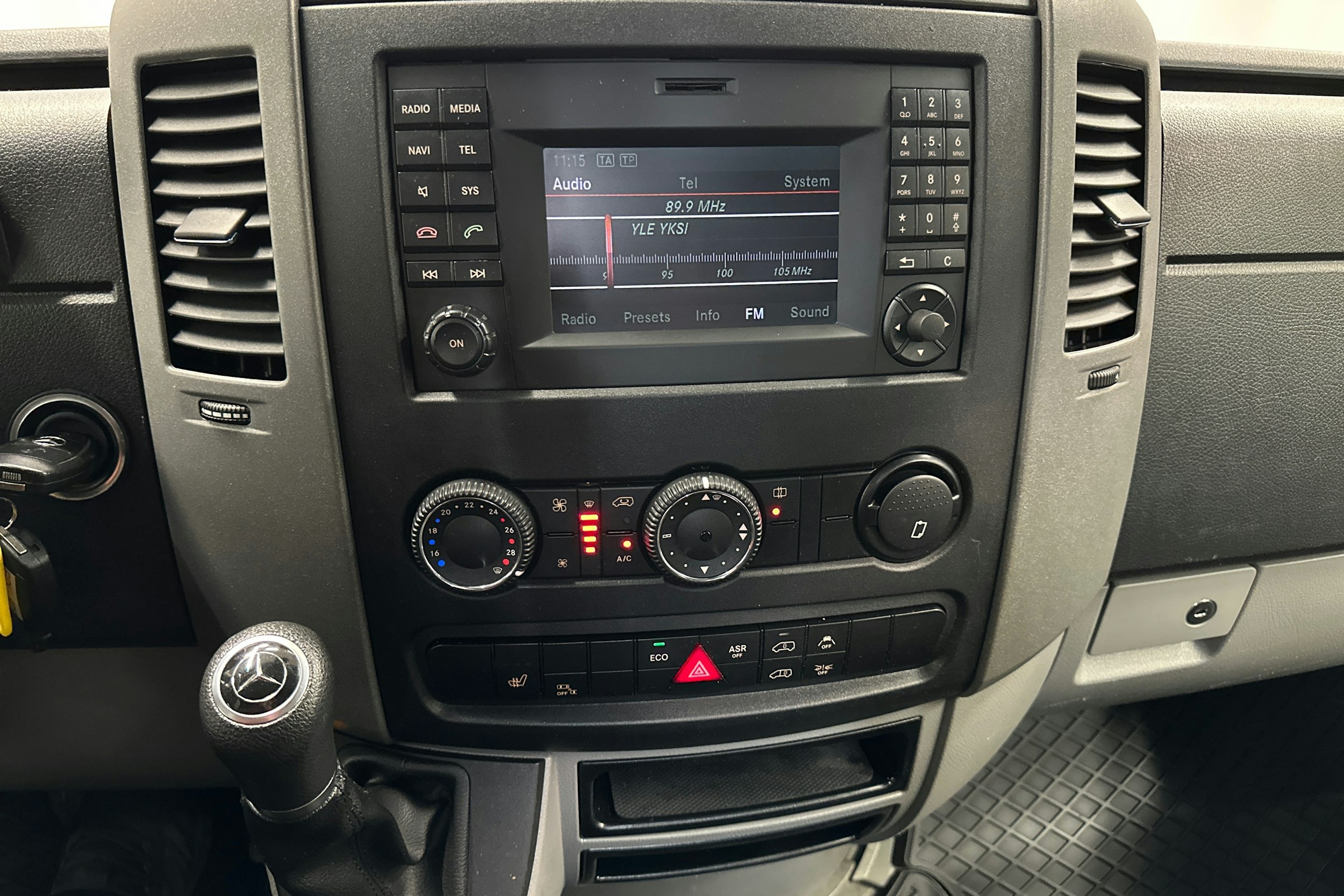 musta Mercedes-Benz Sprinter 2018 kuva 13.