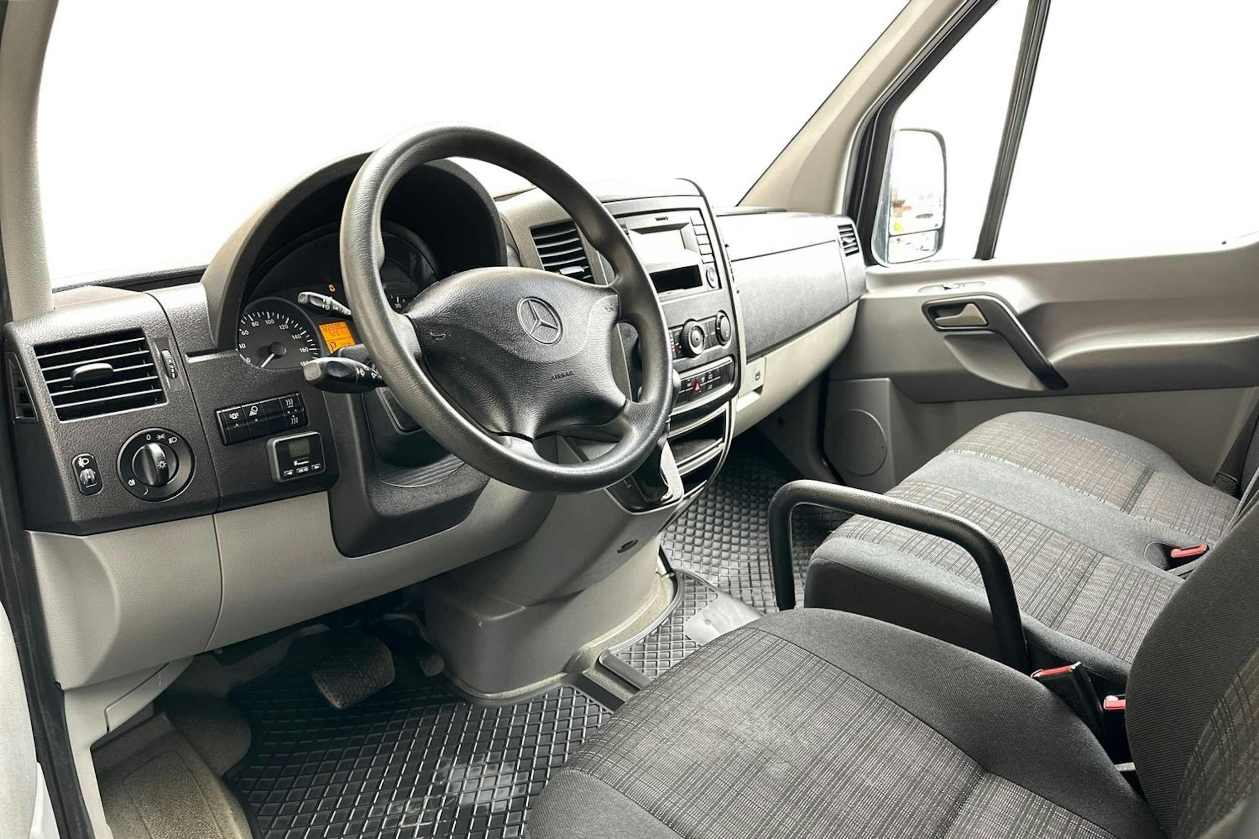 musta Mercedes-Benz Sprinter 2018 kuva 6.