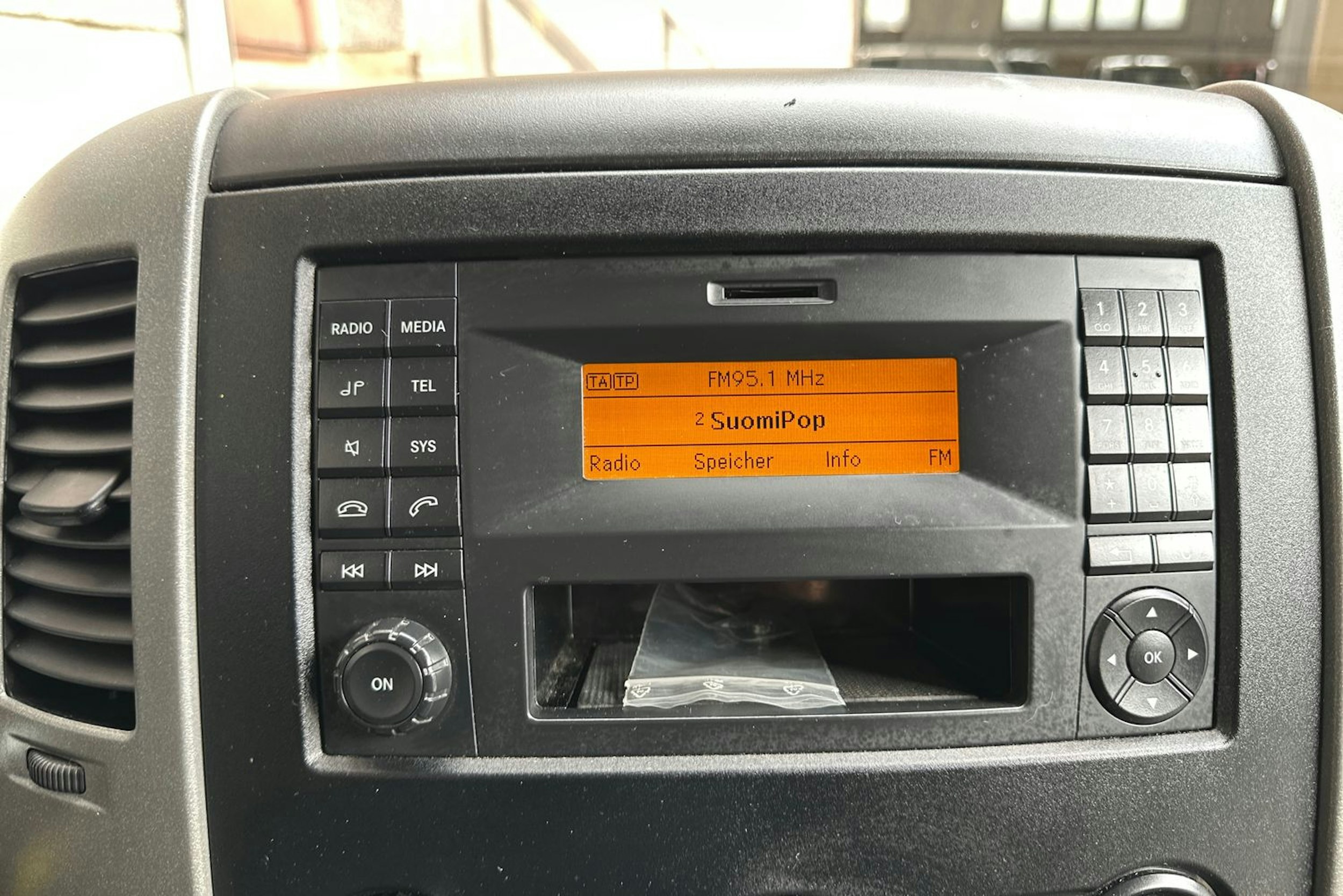 musta Mercedes-Benz Sprinter 2018 kuva 10.
