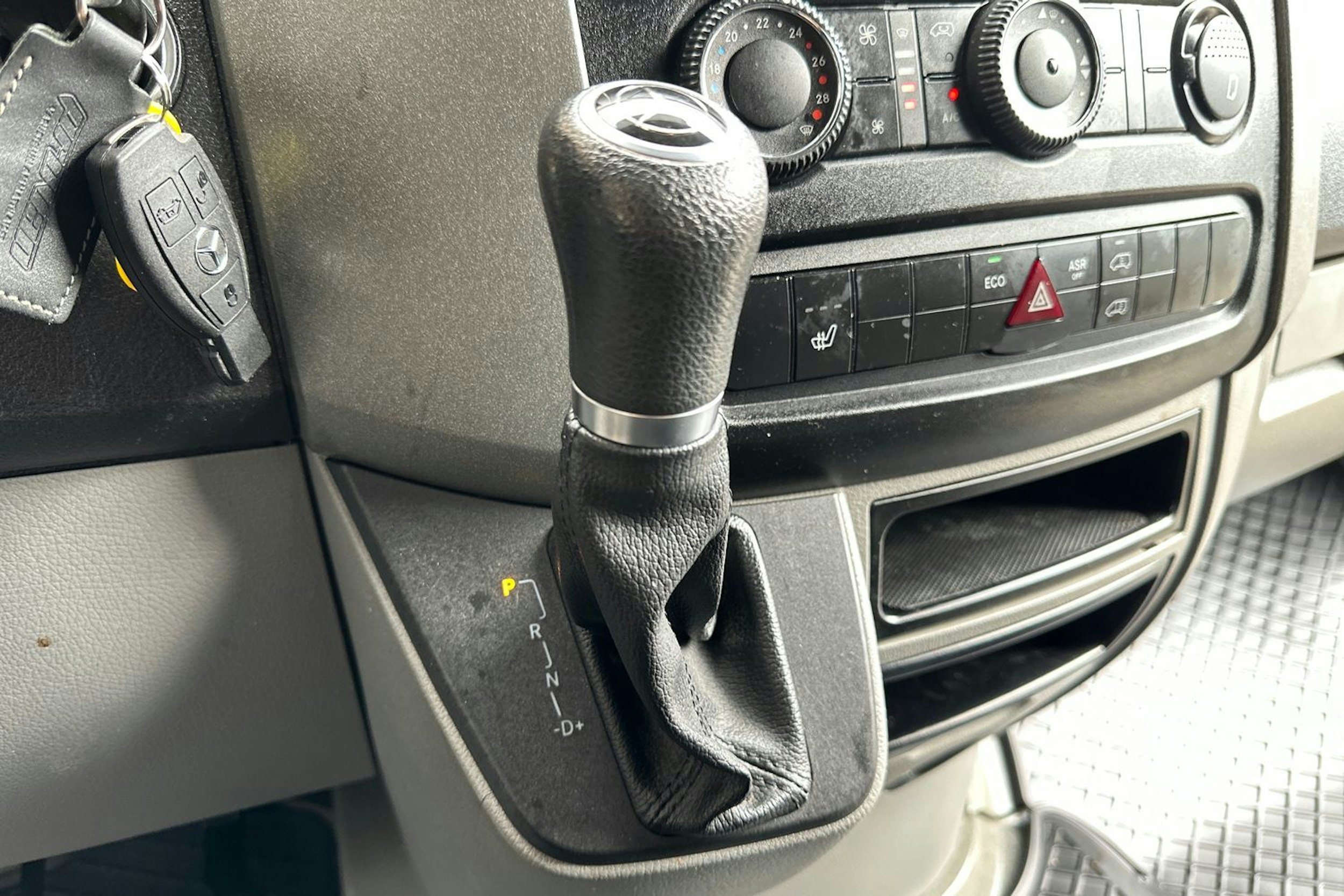 musta Mercedes-Benz Sprinter 2018 kuva 11.