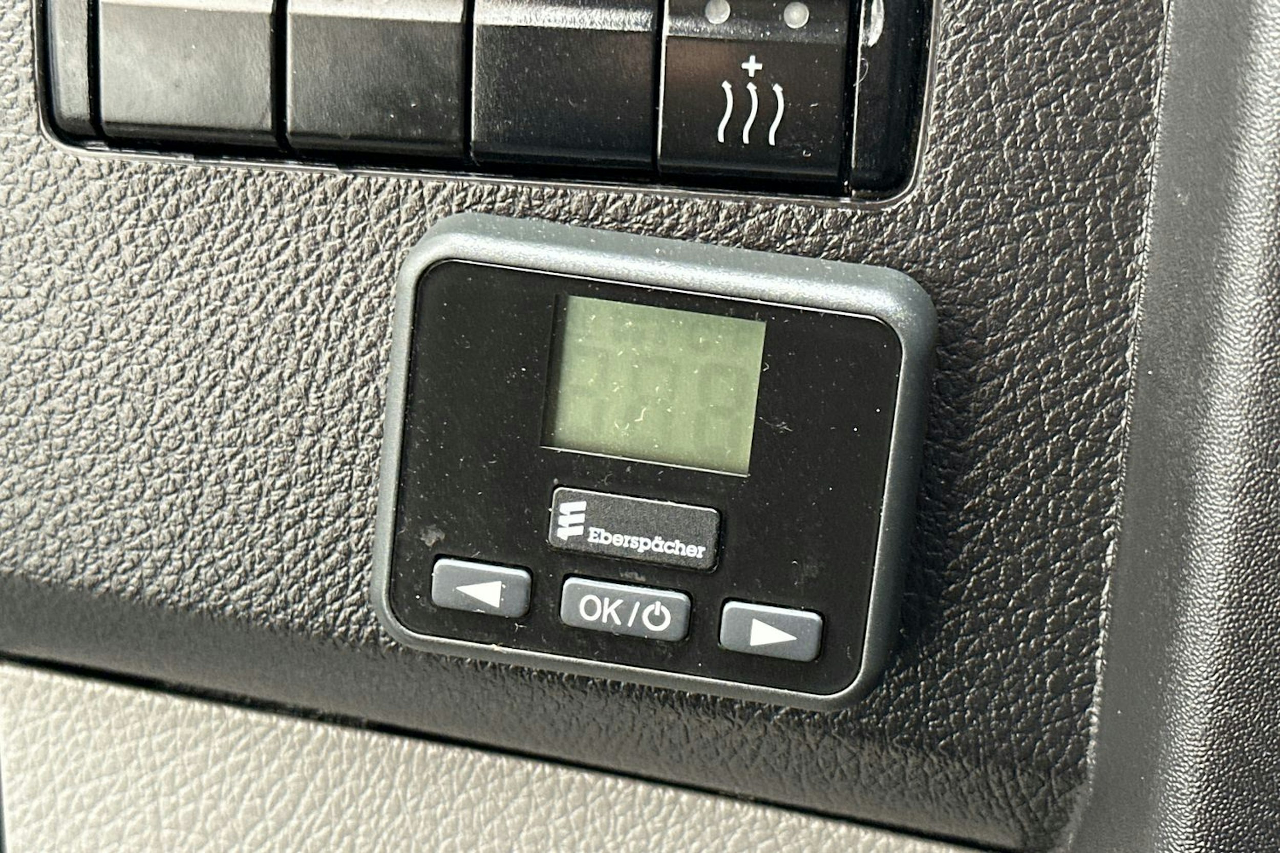 musta Mercedes-Benz Sprinter 2018 kuva 13.