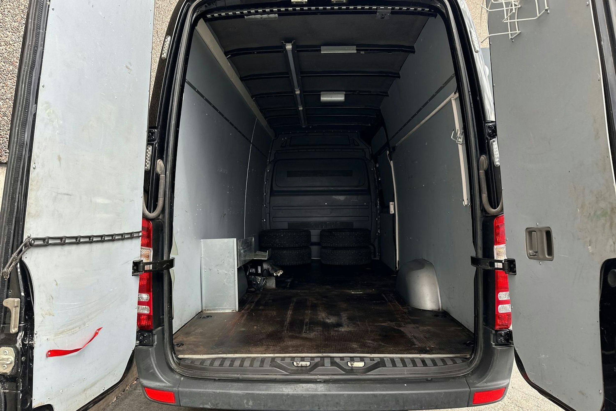 musta Mercedes-Benz Sprinter 2018 kuva 14.