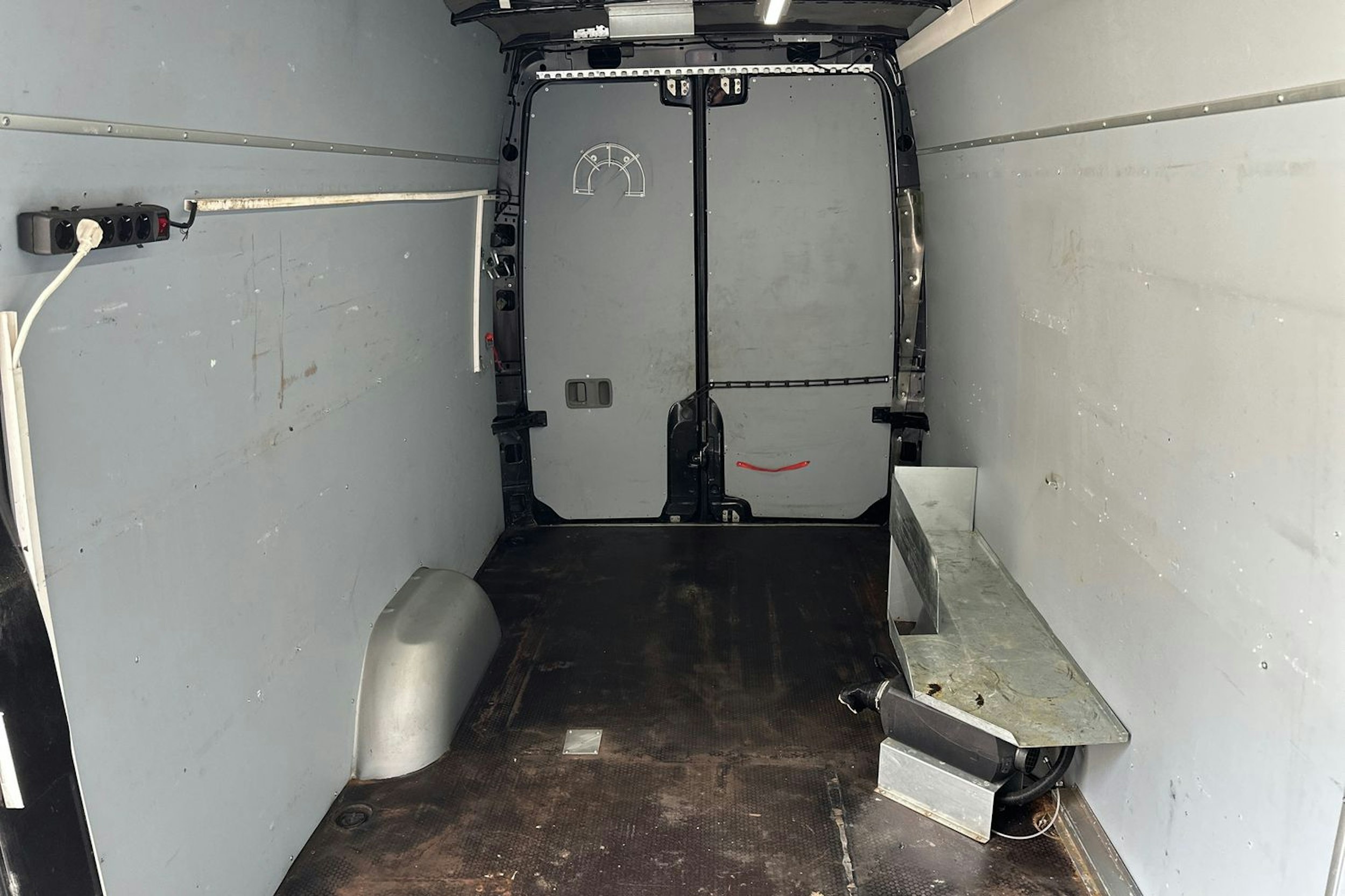 musta Mercedes-Benz Sprinter 2018 kuva 18.