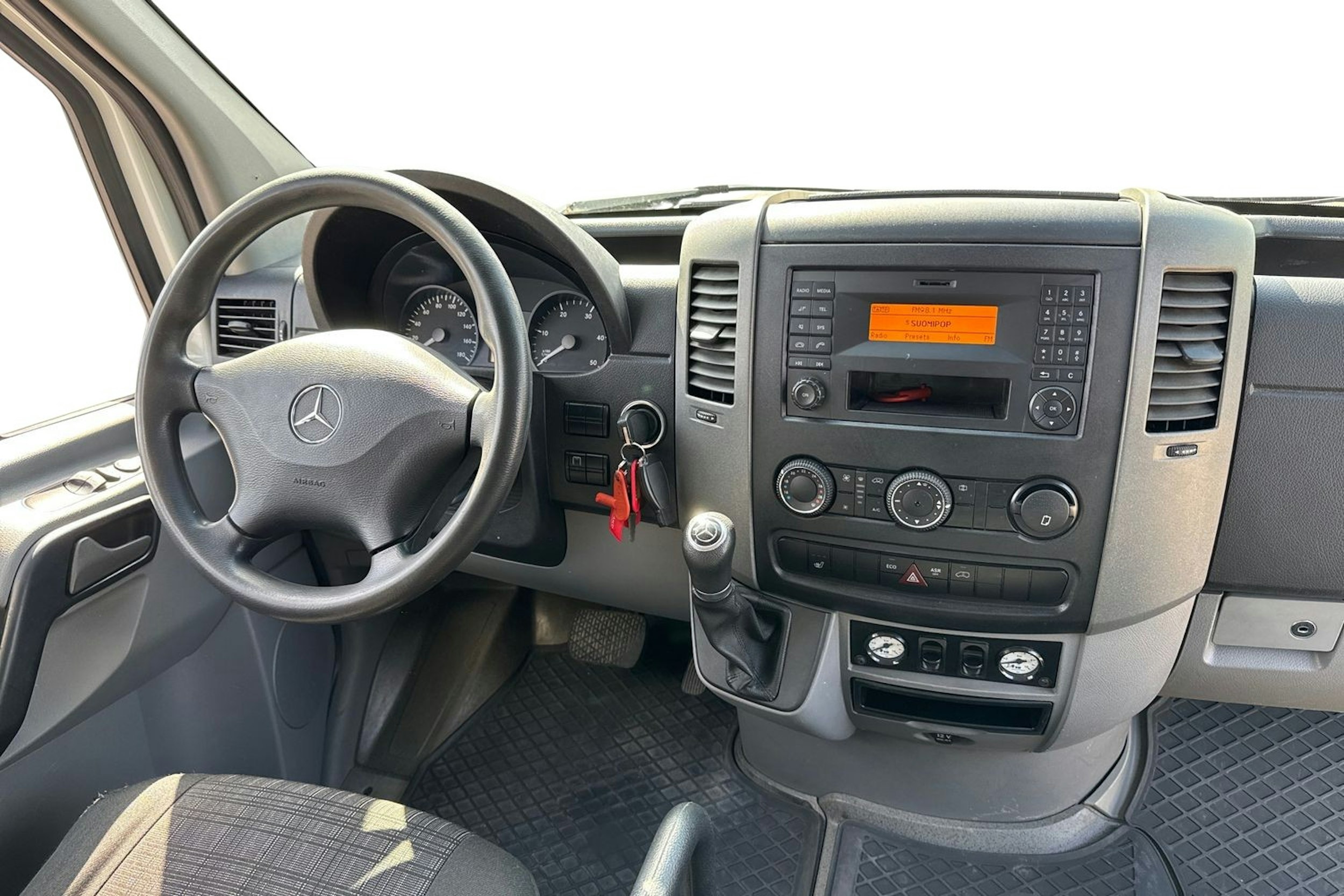 valkoinen Mercedes-Benz Sprinter 2018 kuva 9.