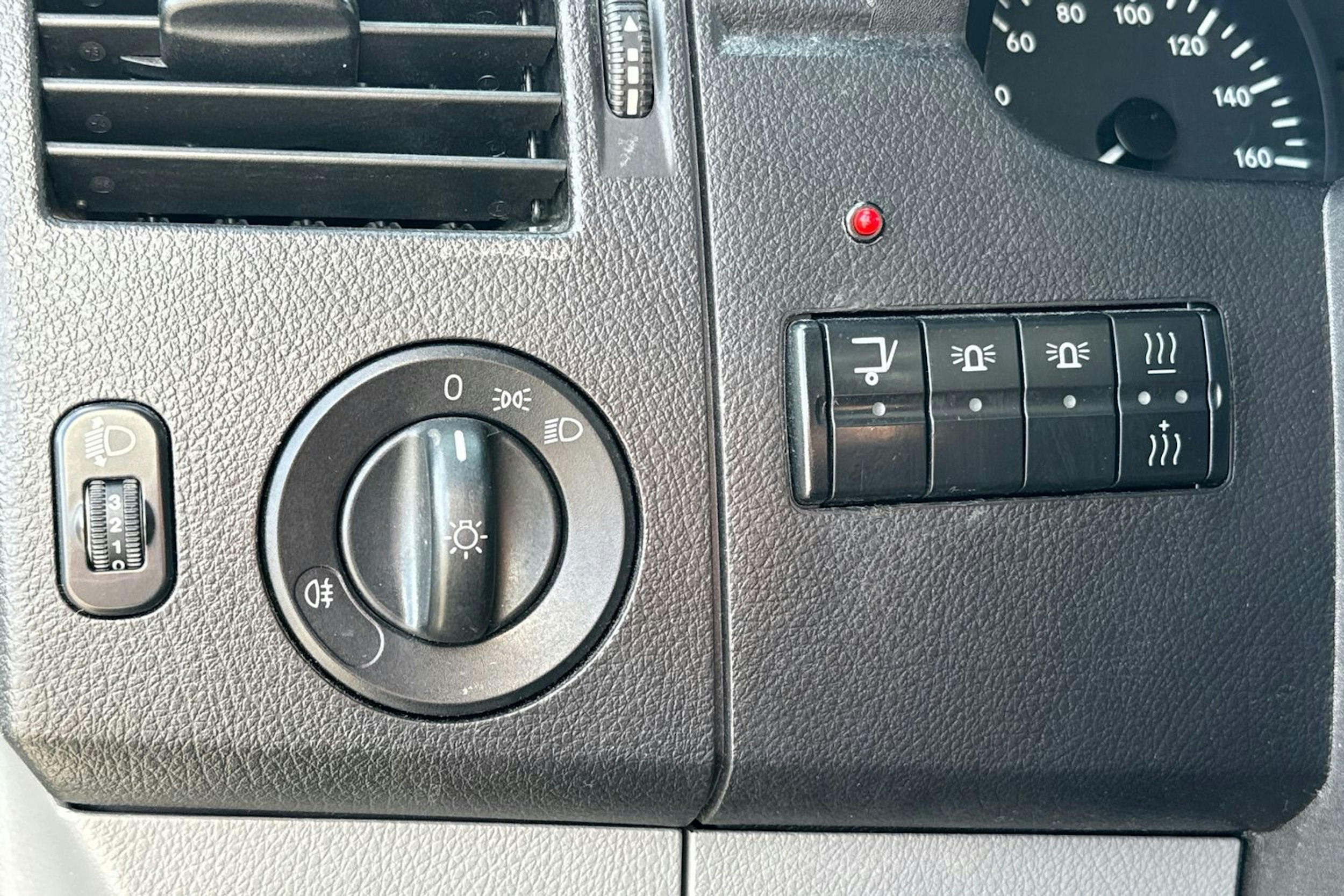 valkoinen Mercedes-Benz Sprinter 2018 kuva 18.