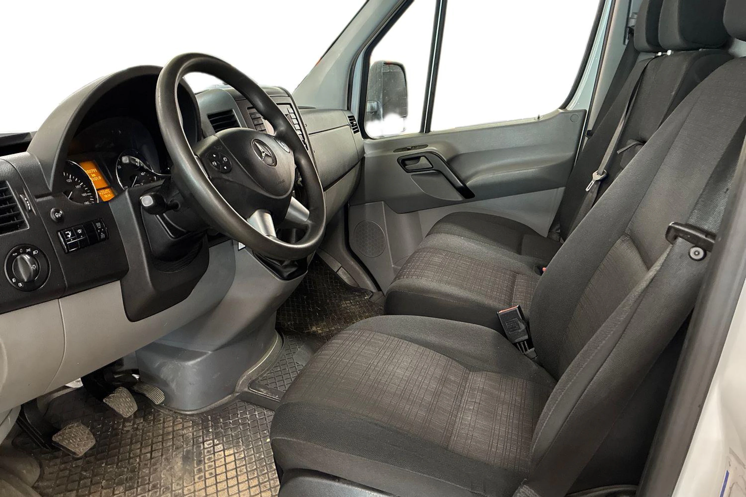 valkoinen Mercedes-Benz Sprinter 2018 kuva 3.