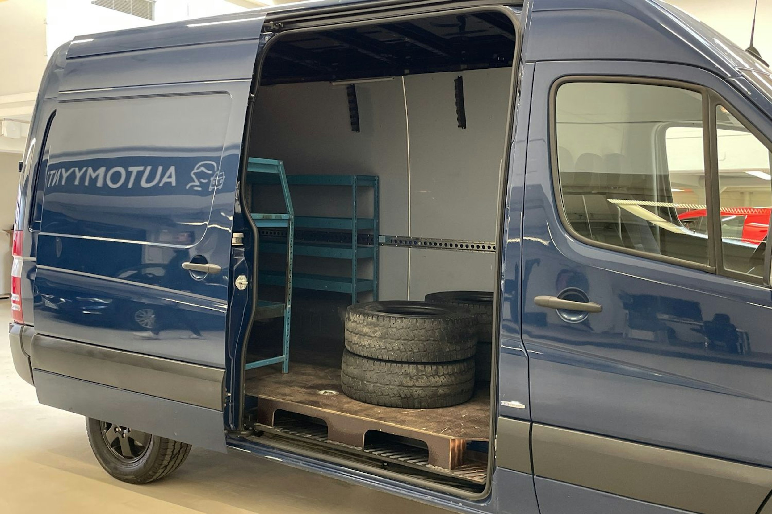 sininen Mercedes-Benz Sprinter 2018 kuva 13.