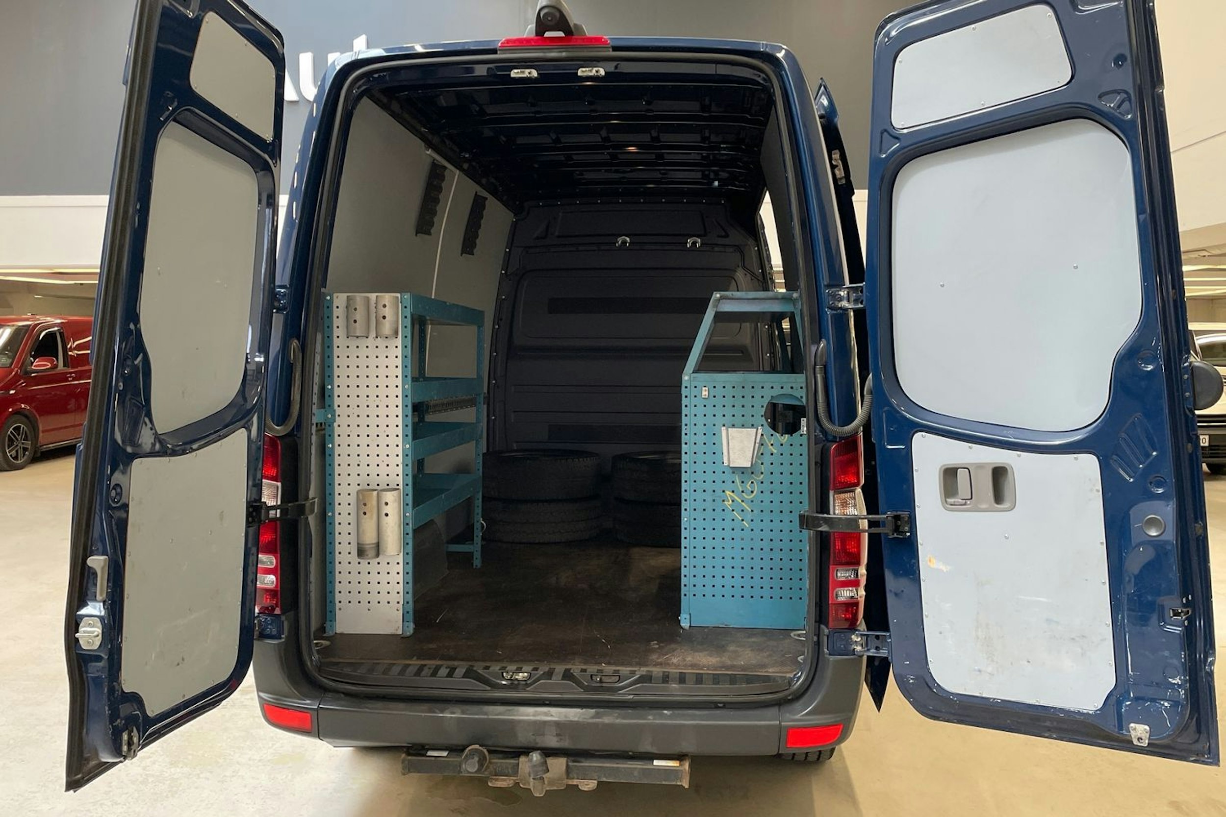 sininen Mercedes-Benz Sprinter 2018 kuva 14.