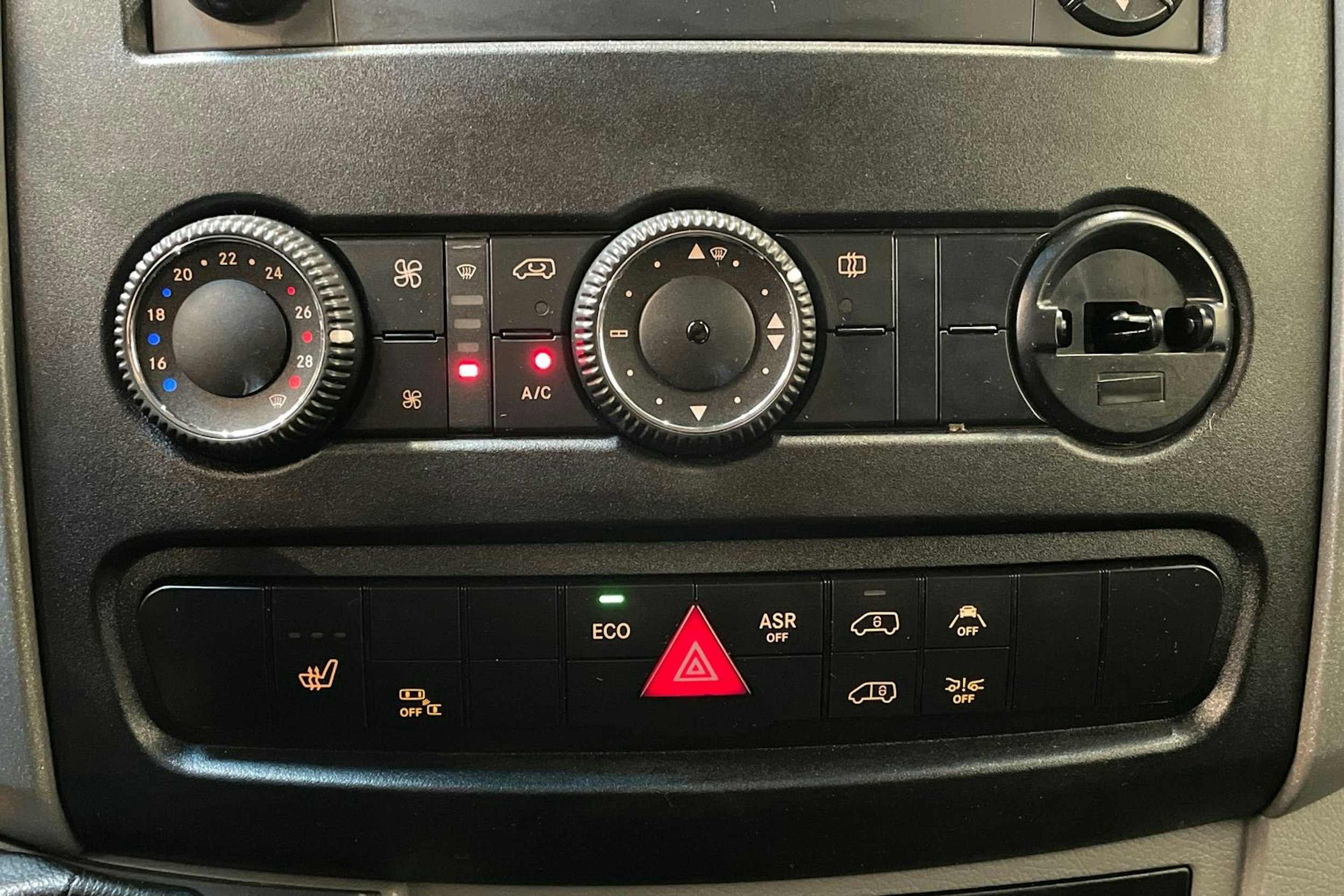 sininen Mercedes-Benz Sprinter 2018 kuva 20.