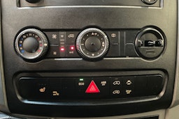 sininen Mercedes-Benz Sprinter 2018 kuva 20.