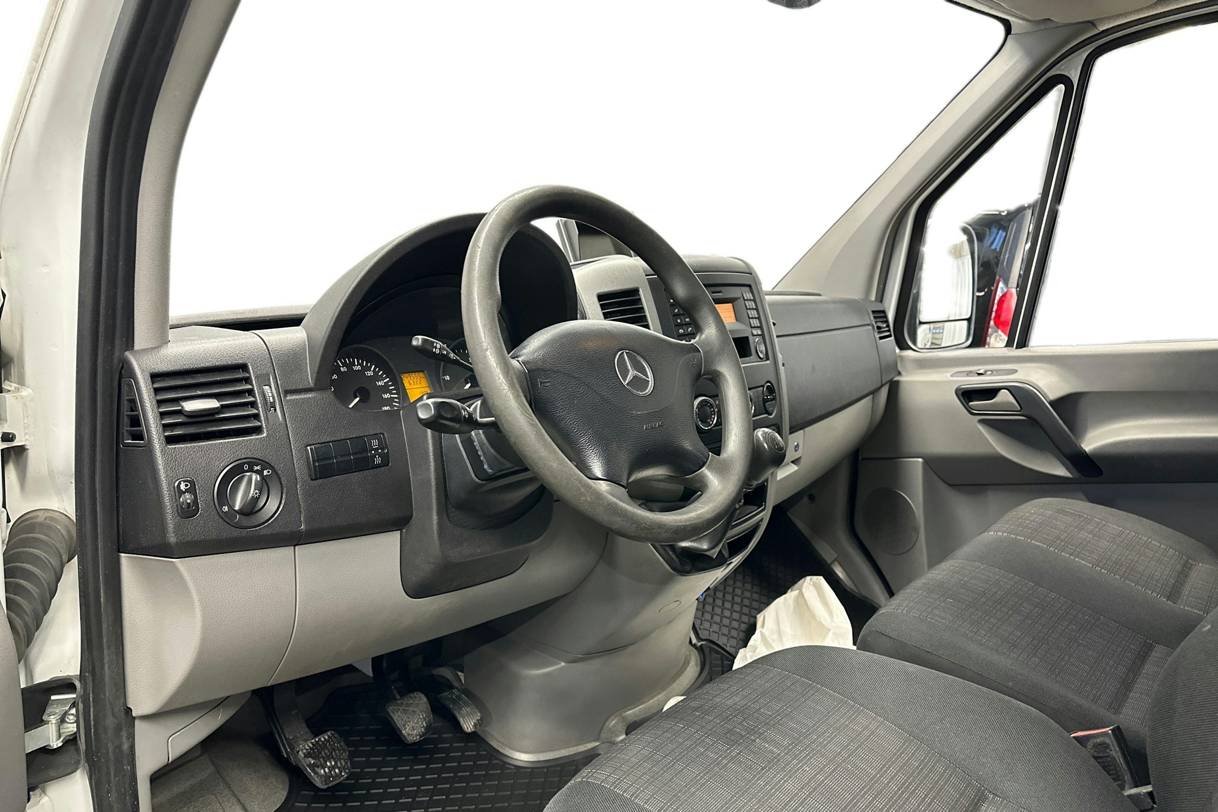 valkoinen Mercedes-Benz Sprinter 2018 kuva 8.