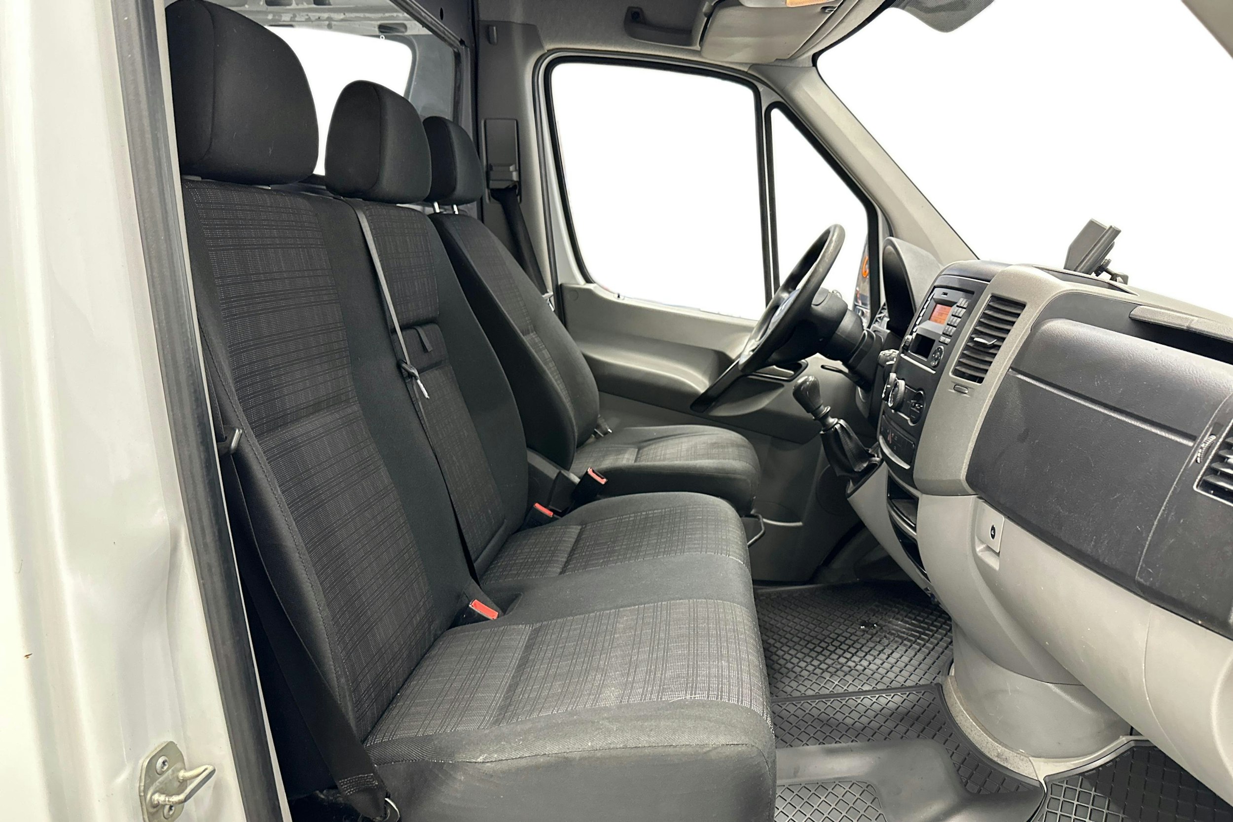 valkoinen Mercedes-Benz Sprinter 2018 kuva 11.