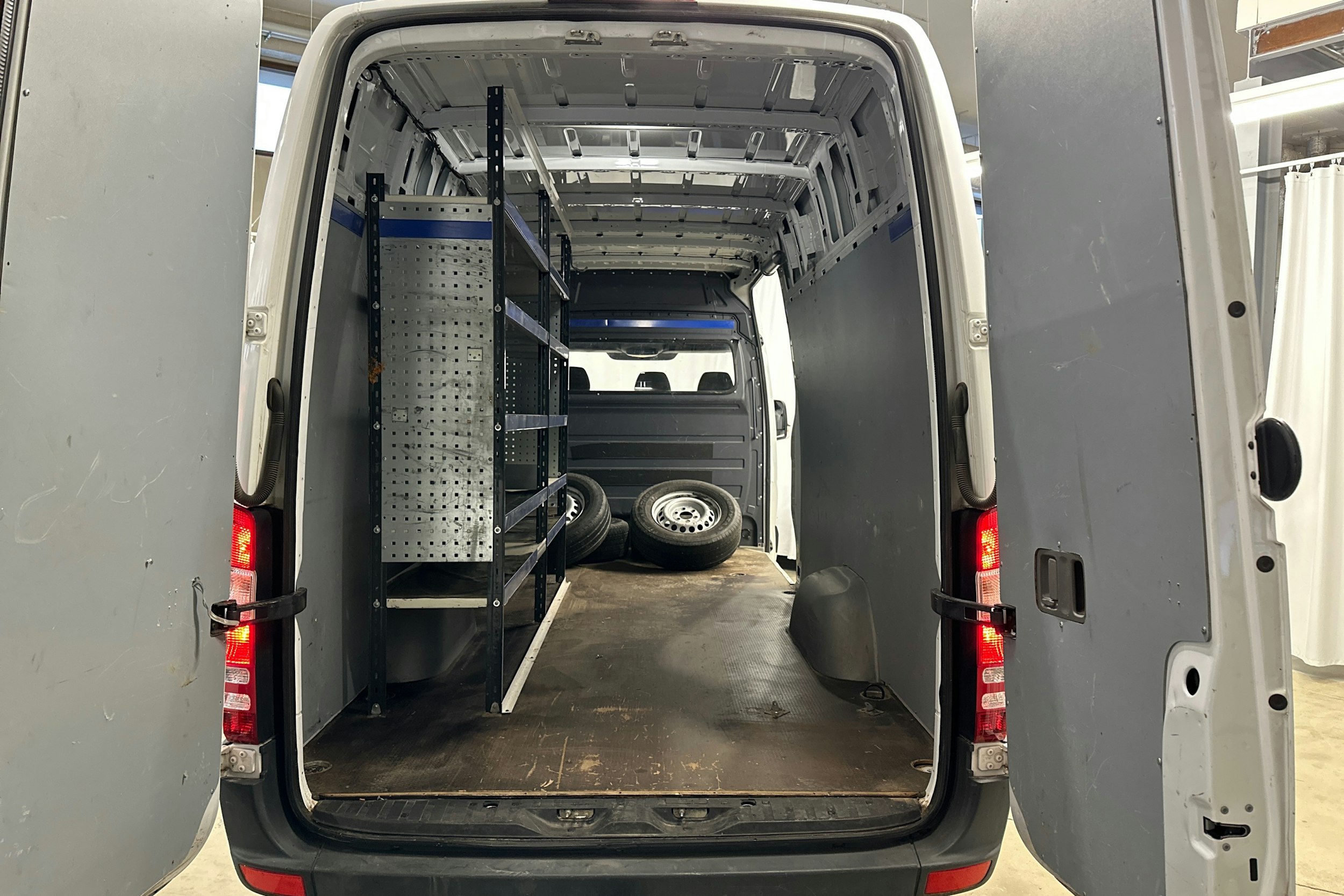 valkoinen Mercedes-Benz Sprinter 2018 kuva 13.