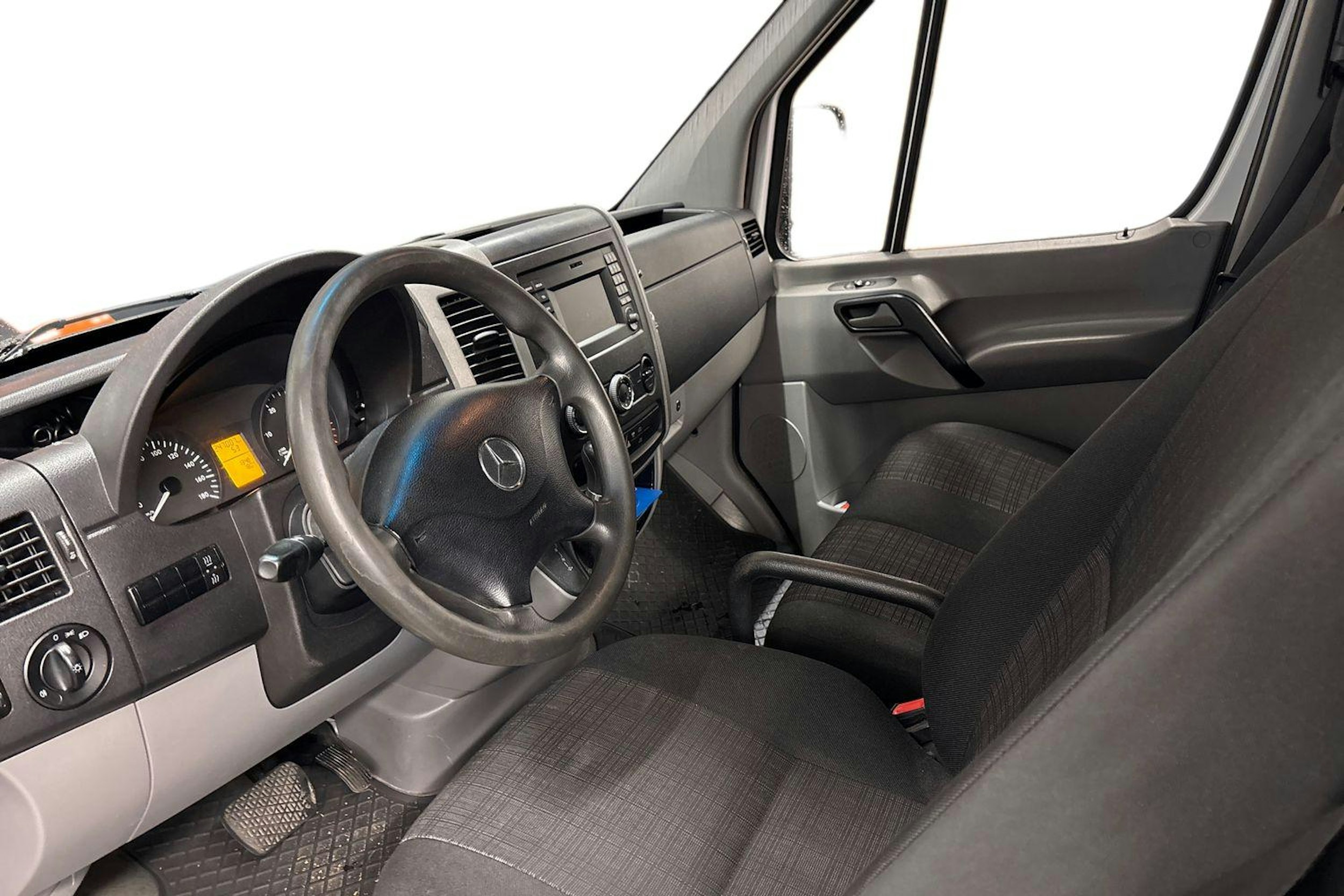 valkoinen Mercedes-Benz Sprinter 2018 kuva 3.